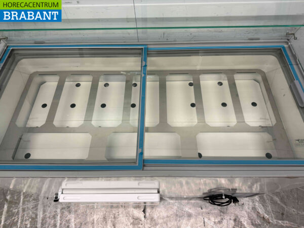 Mobile Combisteel Tenerife Scoop ice cream display case 10 trays 230V Horeca - Image 5