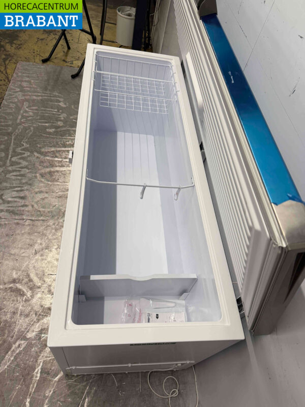 Combisteel Shop freezer Freezer with stainless steel lid 432 liters 230V Horeca - Image 4
