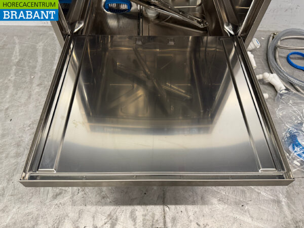 Stainless steel Meiko Upster Dishwasher with drain pump 400V Catering - Image 6