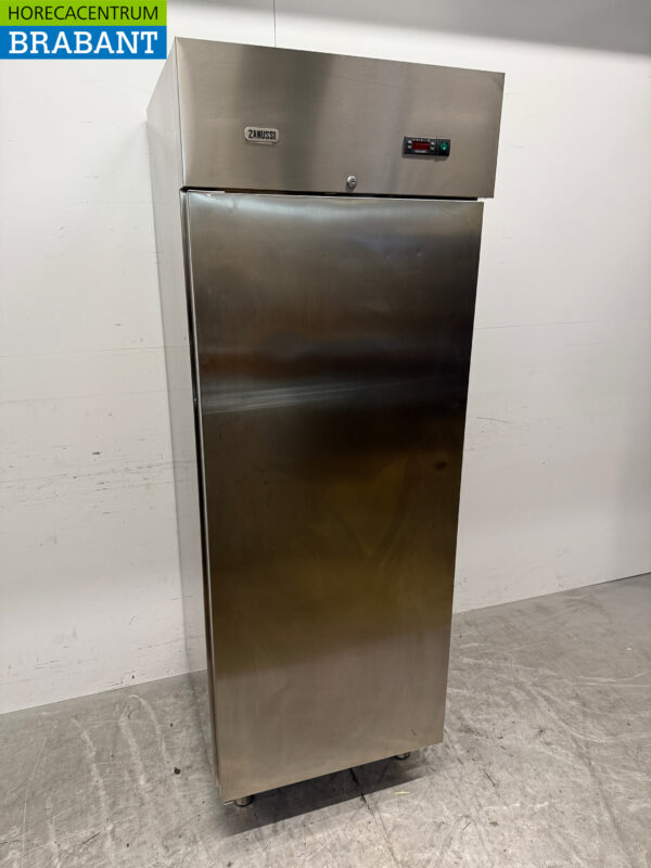 Stainless steel Zanussi Refrigerator 640 liters 230V Catering - Image 3