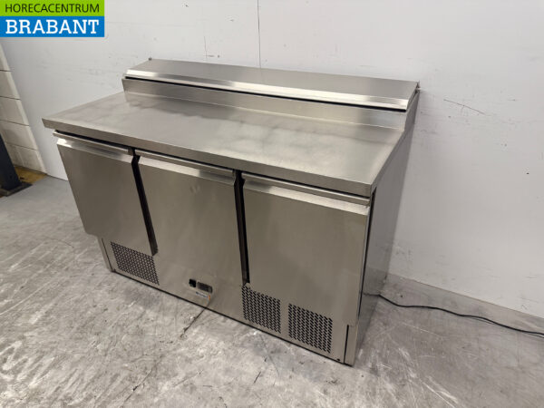 Stainless steel Amitek Saladette Refrigerated Workbench 3 Doors 136,5 cm 230V Horeca - Image 2