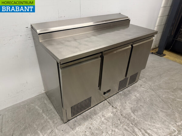 Stainless steel Amitek Saladette Refrigerated Workbench 3 Doors 136,5 cm 230V Horeca - Image 3