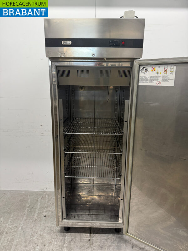 Stainless steel Zanussi Refrigerator 640 liters 230V Catering - Image 4