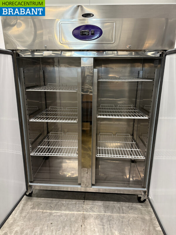 Stainless steel Tefcold Double Door Freezer 1004 liters Mobile 230V Horeca - Image 4