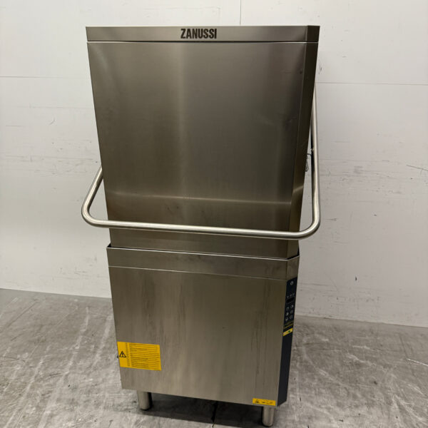 Stainless steel Zanussi Sliding dishwasher 400V Catering