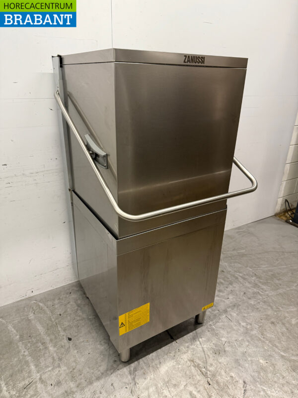 Stainless steel Zanussi Sliding dishwasher 400V Catering - Image 3