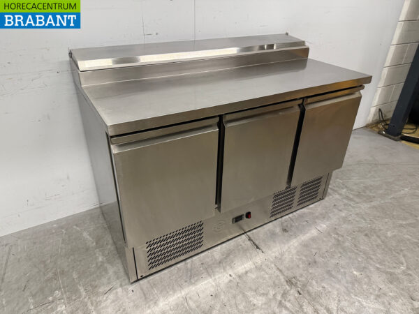 Stainless steel Saladette Refrigerated Workbench 3 doors 137 cm 230V Horeca - Image 3