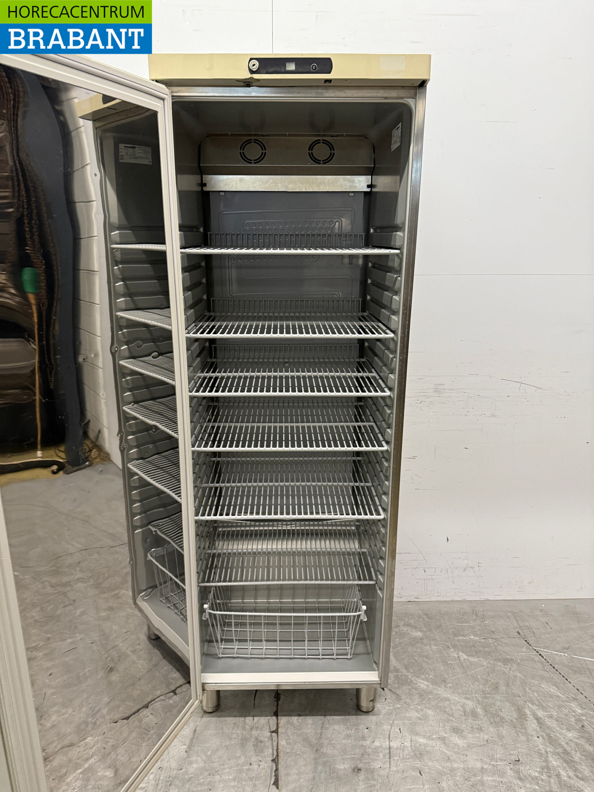 Stainless steel Gram Refrigeration 346 liters 230V Catering - Image 4