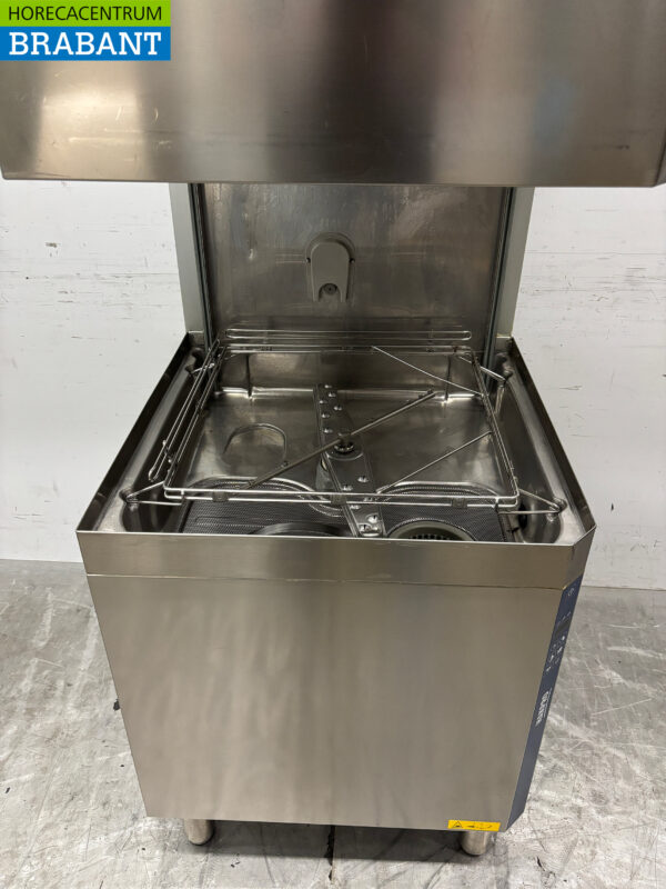 Stainless steel Zanussi Sliding dishwasher with drain pump 400V Catering - Image 5