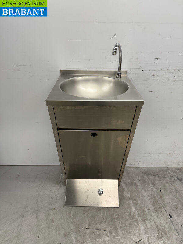 Stainless steel Sink with Foot Control Catering