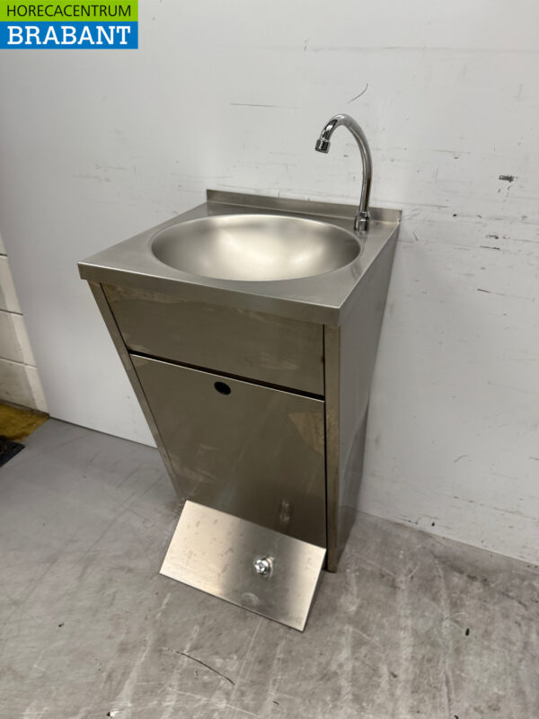 Stainless steel Sink with Foot Control Catering - Image 2