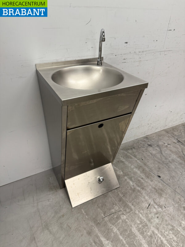 Stainless steel Sink with Foot Control Catering - Image 3