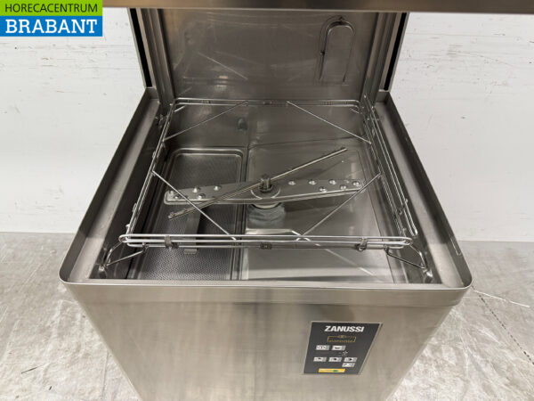 Stainless steel Zanussi Sliding dishwasher 400V Catering - Image 4
