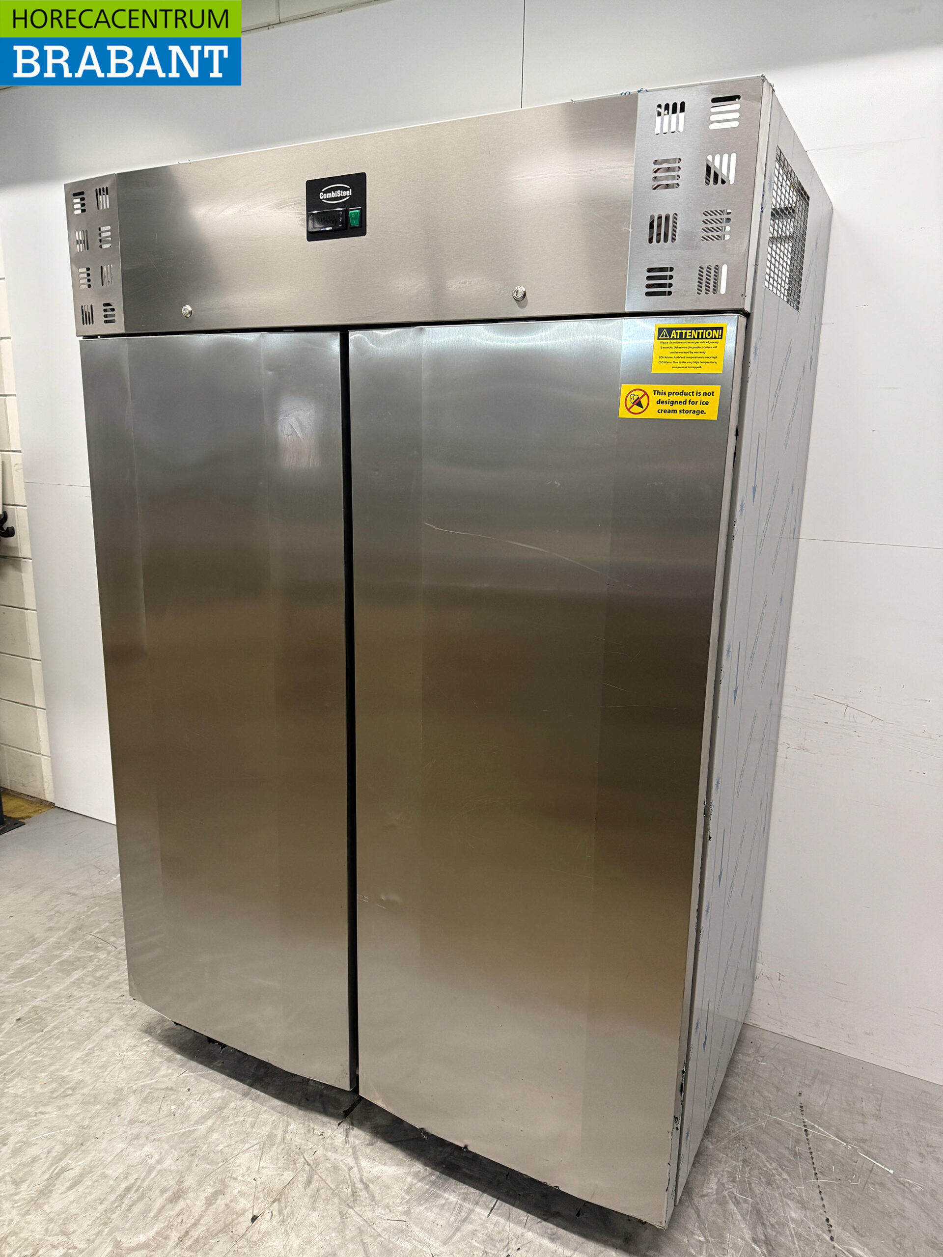 Stainless steel Combisteel Double Door Freezer 1400 liters 230V Horeca - Image 2