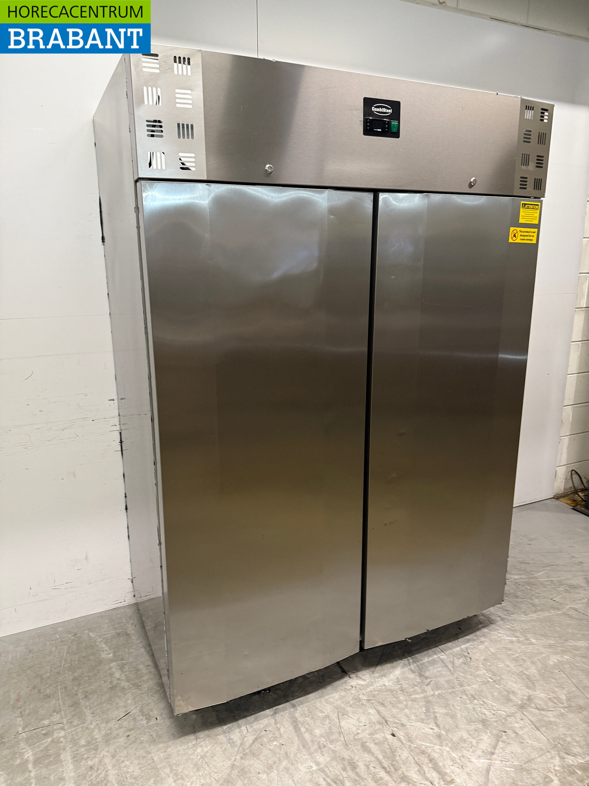 Stainless steel Combisteel Double Door Freezer 1400 liters 230V Horeca - Image 3