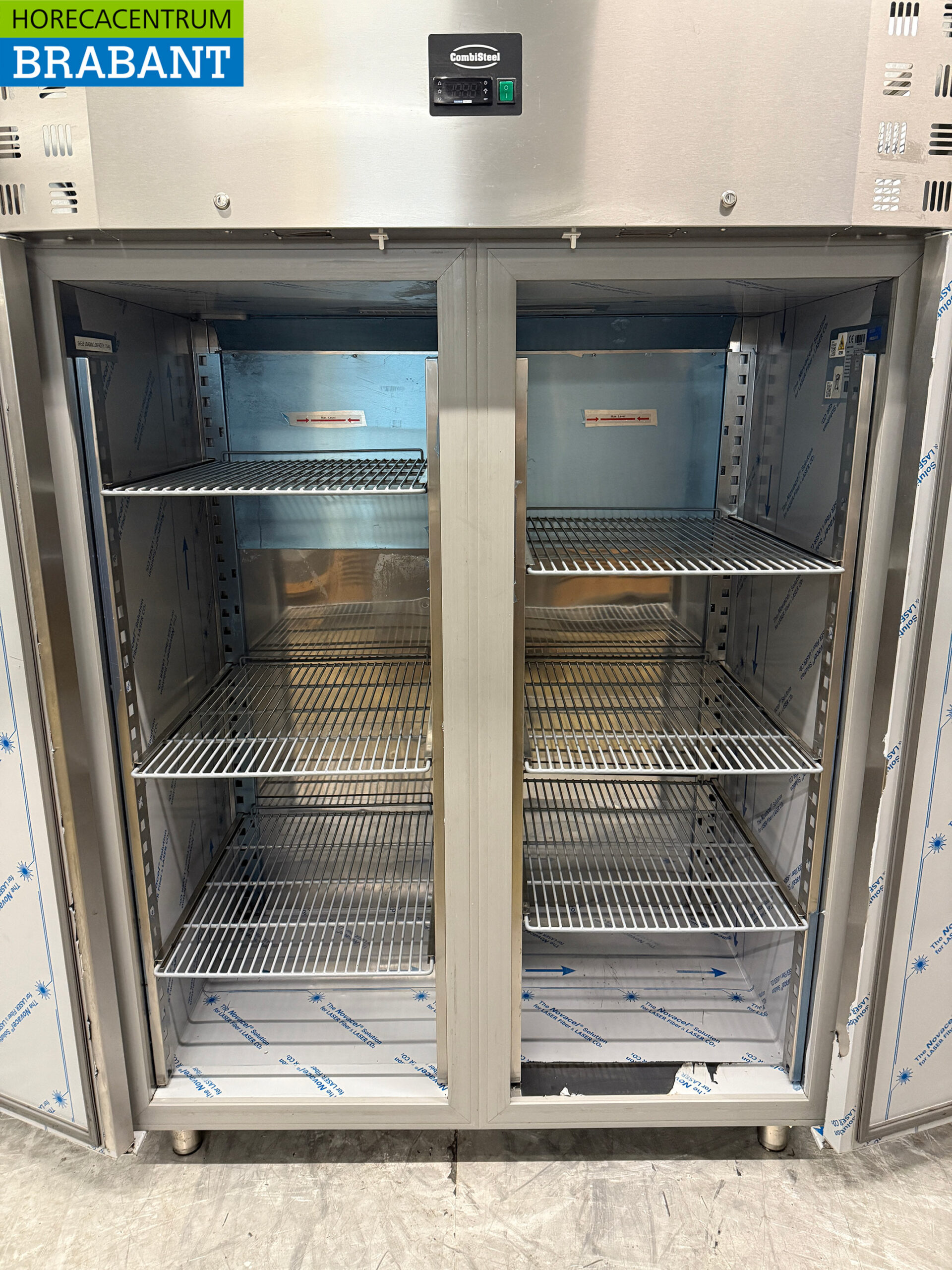 Stainless steel Combisteel Double Door Freezer 1400 liters 230V Horeca - Image 4