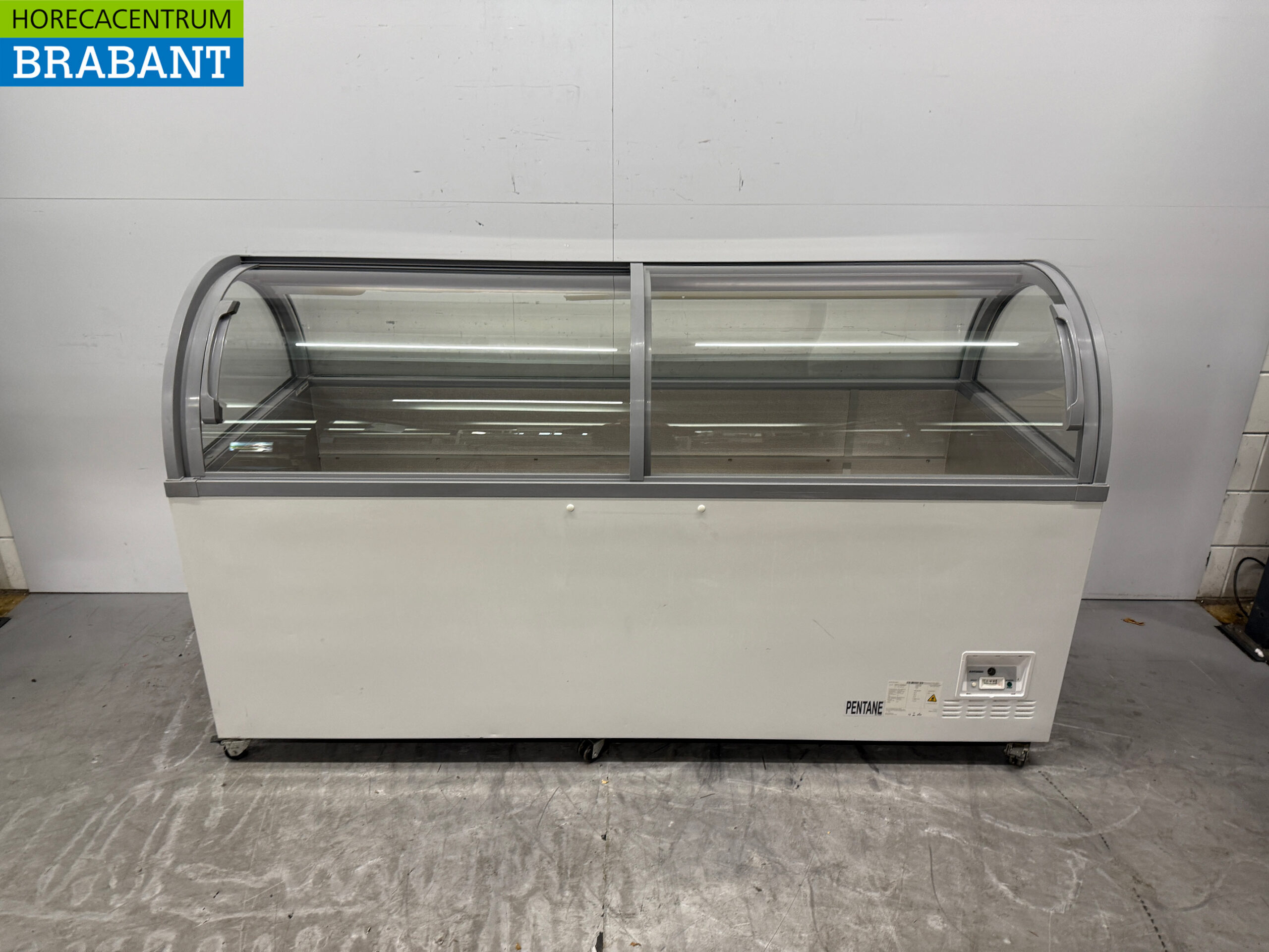 AHT Mobile Shop Freezer Glass Dome 710 liters 230V Horeca