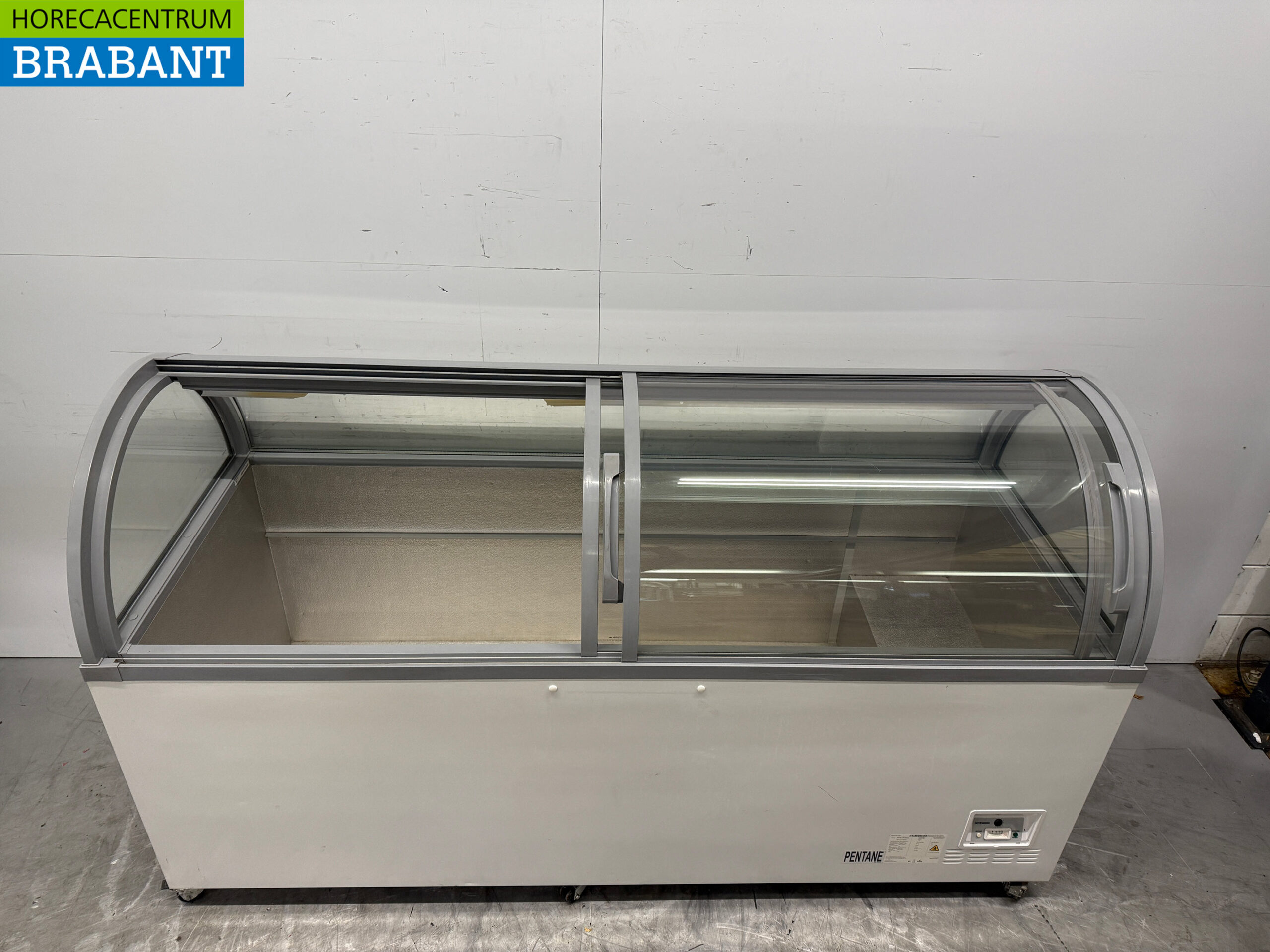 AHT Mobile Shop Freezer Glass Dome 710 liters 230V Horeca - Image 4
