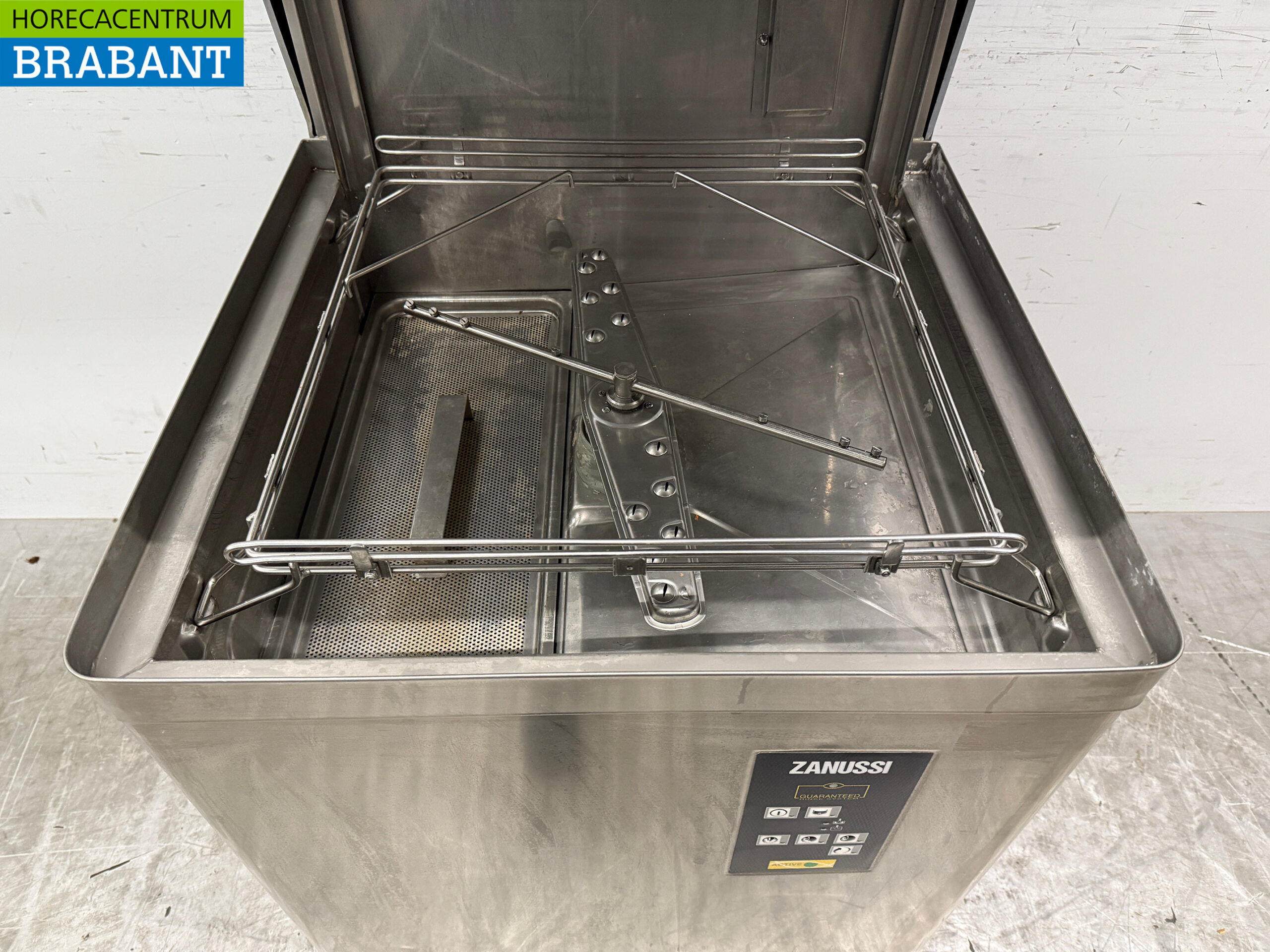 Stainless steel Zanussi Sliding dishwasher 400V Catering - Image 4