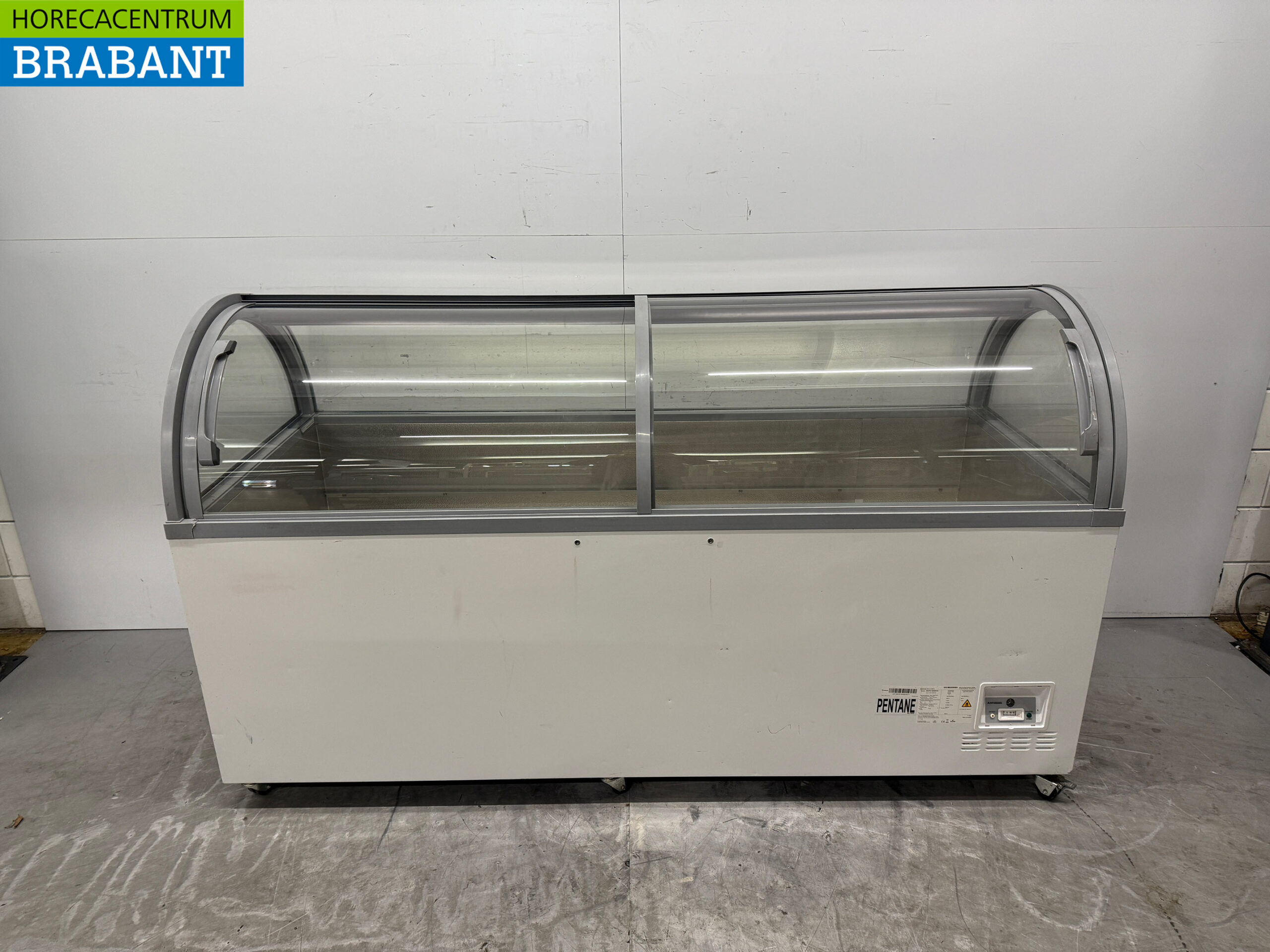 AHT Mobile Shop Freezer Glass Dome 710 liters 230V Horeca
