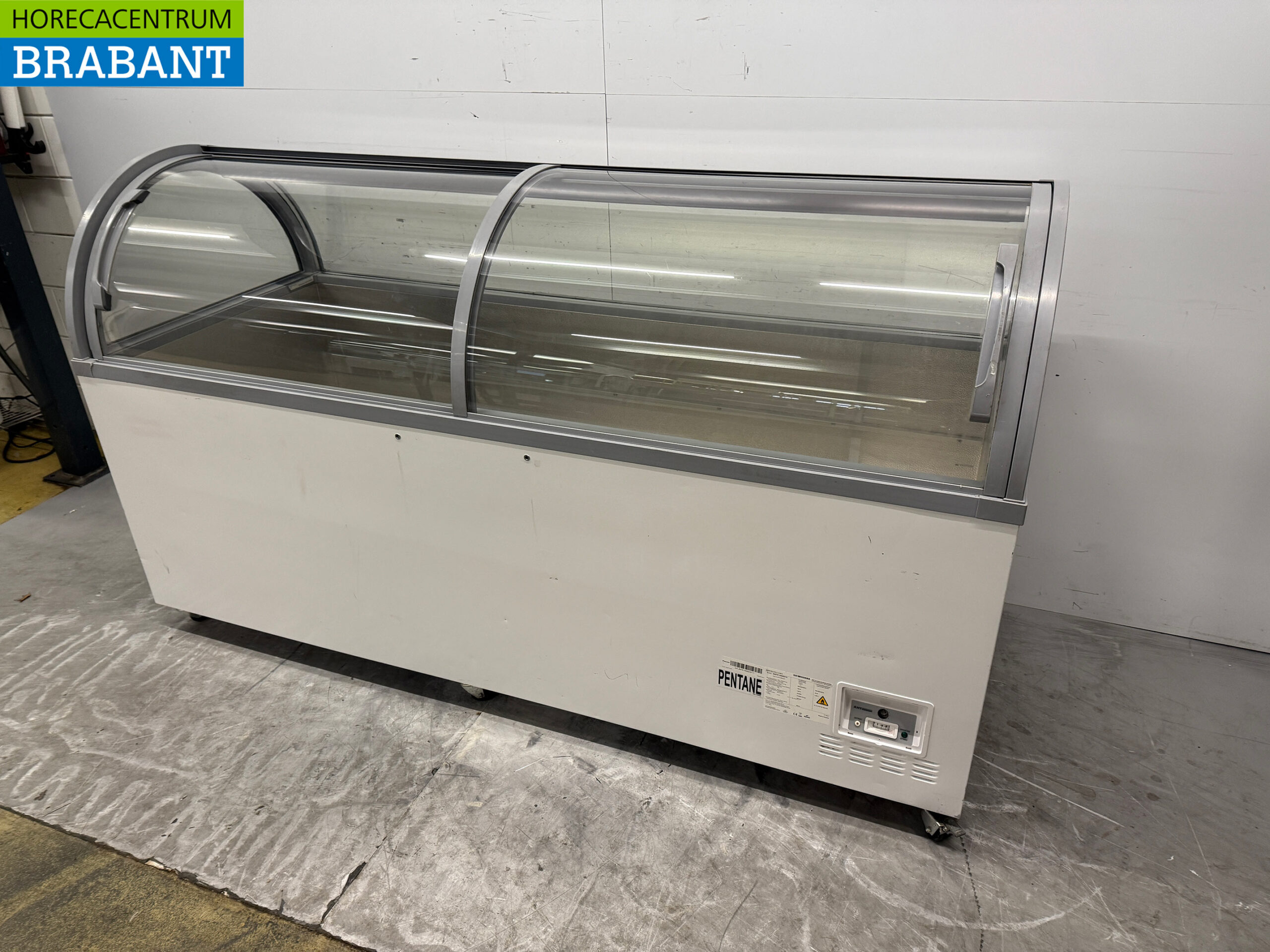 AHT Mobile Shop Freezer Glass Dome 710 liters 230V Horeca - Image 2