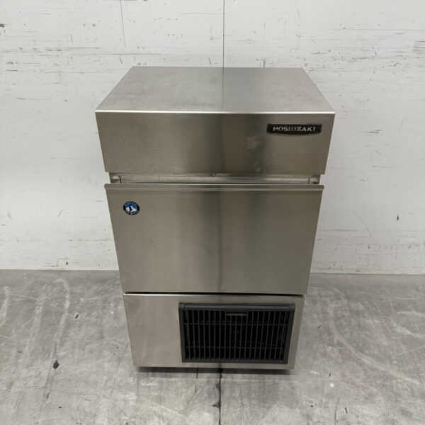 Stainless steel Hoshizaki Ice cube machine with 15 kg bunker Produces 47 kg per day 230V Horeca