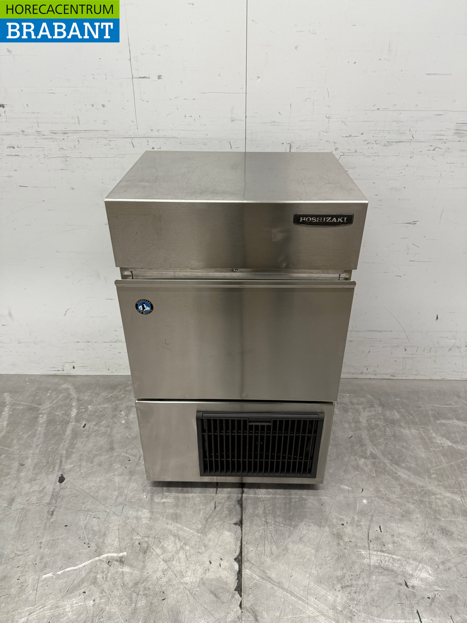 Stainless steel Hoshizaki Ice cube machine with 15 kg bunker Produces 47 kg per day 230V Horeca