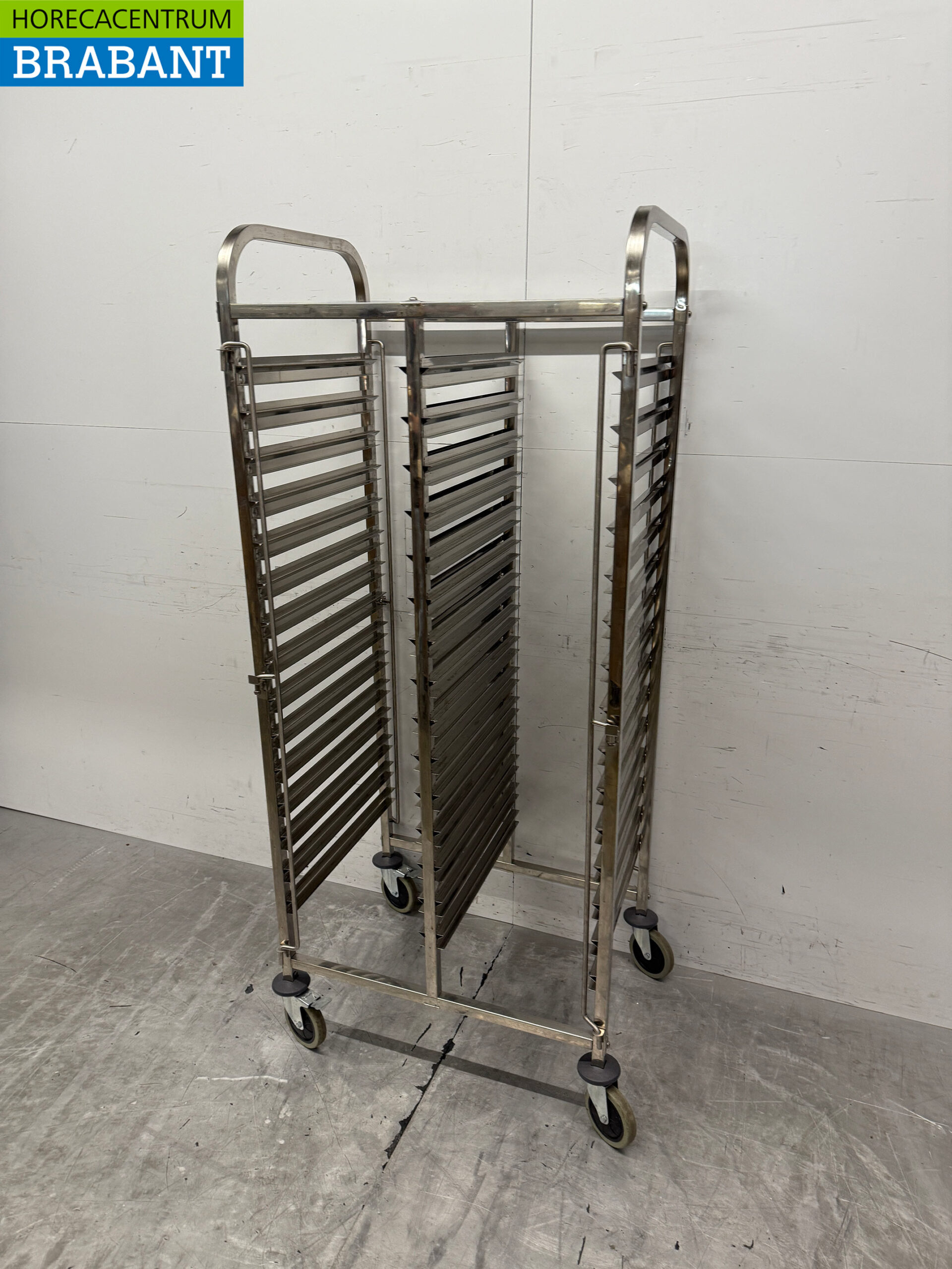 Stainless steel Double shelf trolley 30 x 1/1 Gastronorm GN Catering - Image 2