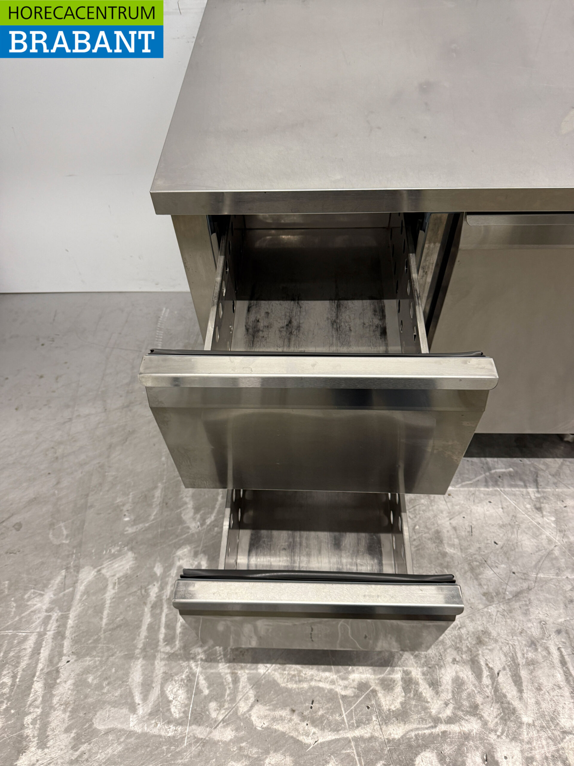 Stainless steel Combisteel Refrigerated Workbench with 3 doors and 2 drawers 223 cm 230V Horeca - Image 4