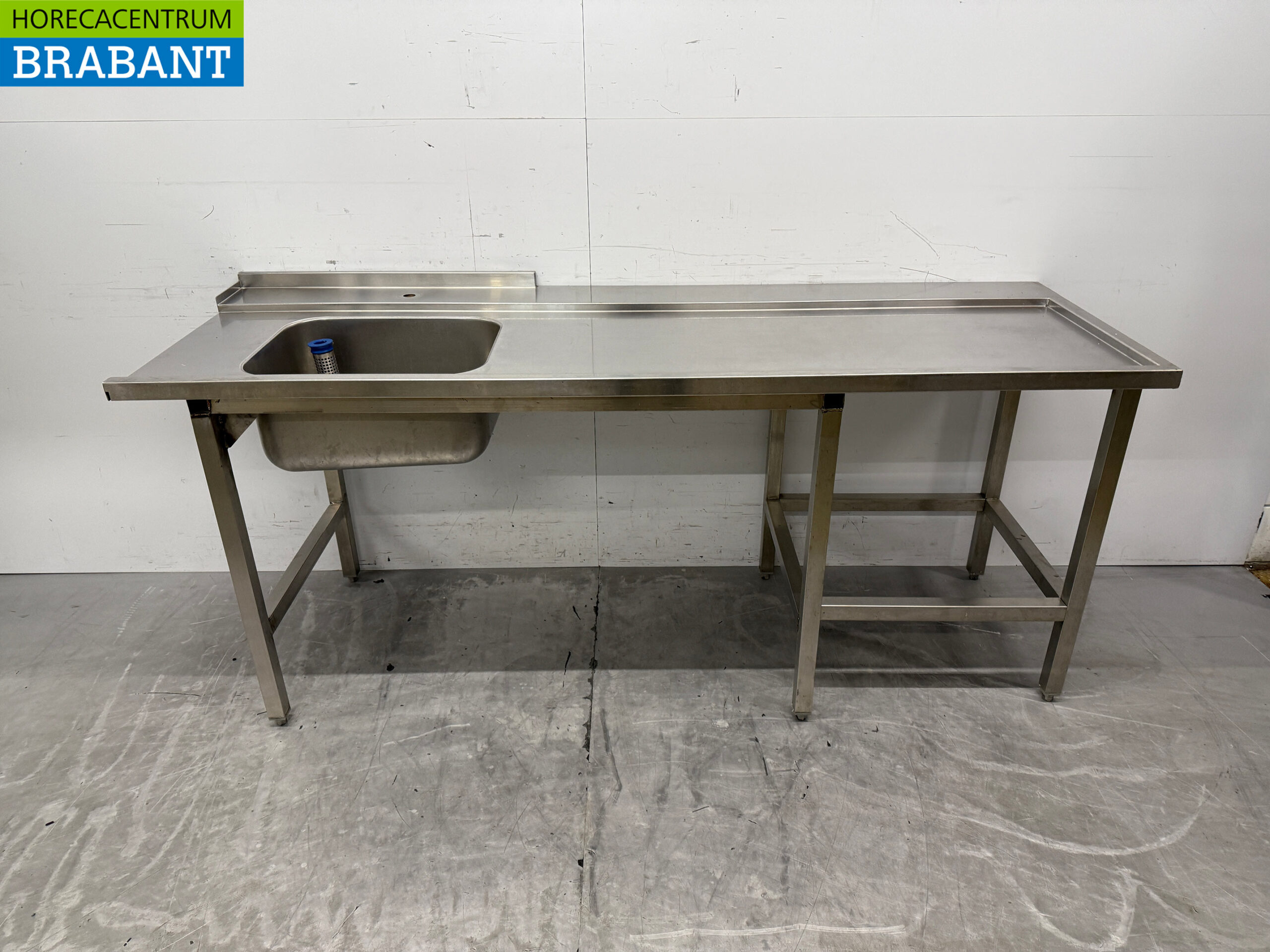 Stainless steel feeding table tbv Doorsluifvaatwasser 209,5 x 71,5 x 89,5 cm Horeca