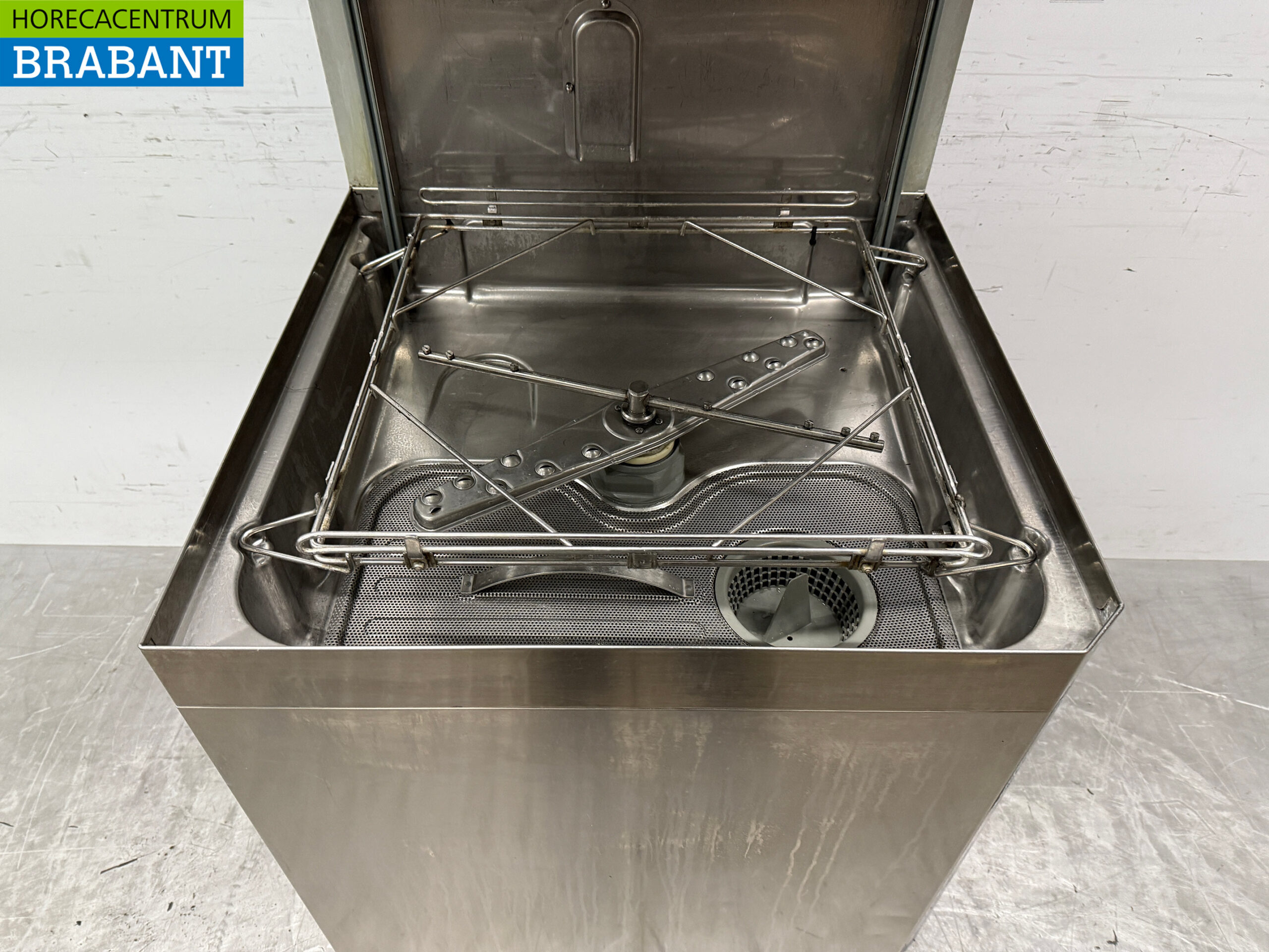 Stainless steel Zanussi Sliding dishwasher with drain pump 400V Catering - Image 4