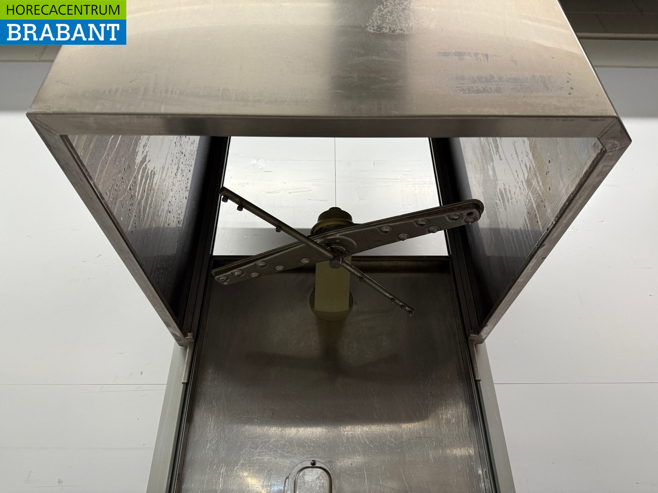 Stainless steel Zanussi Sliding dishwasher with drain pump 400V Catering - Image 5