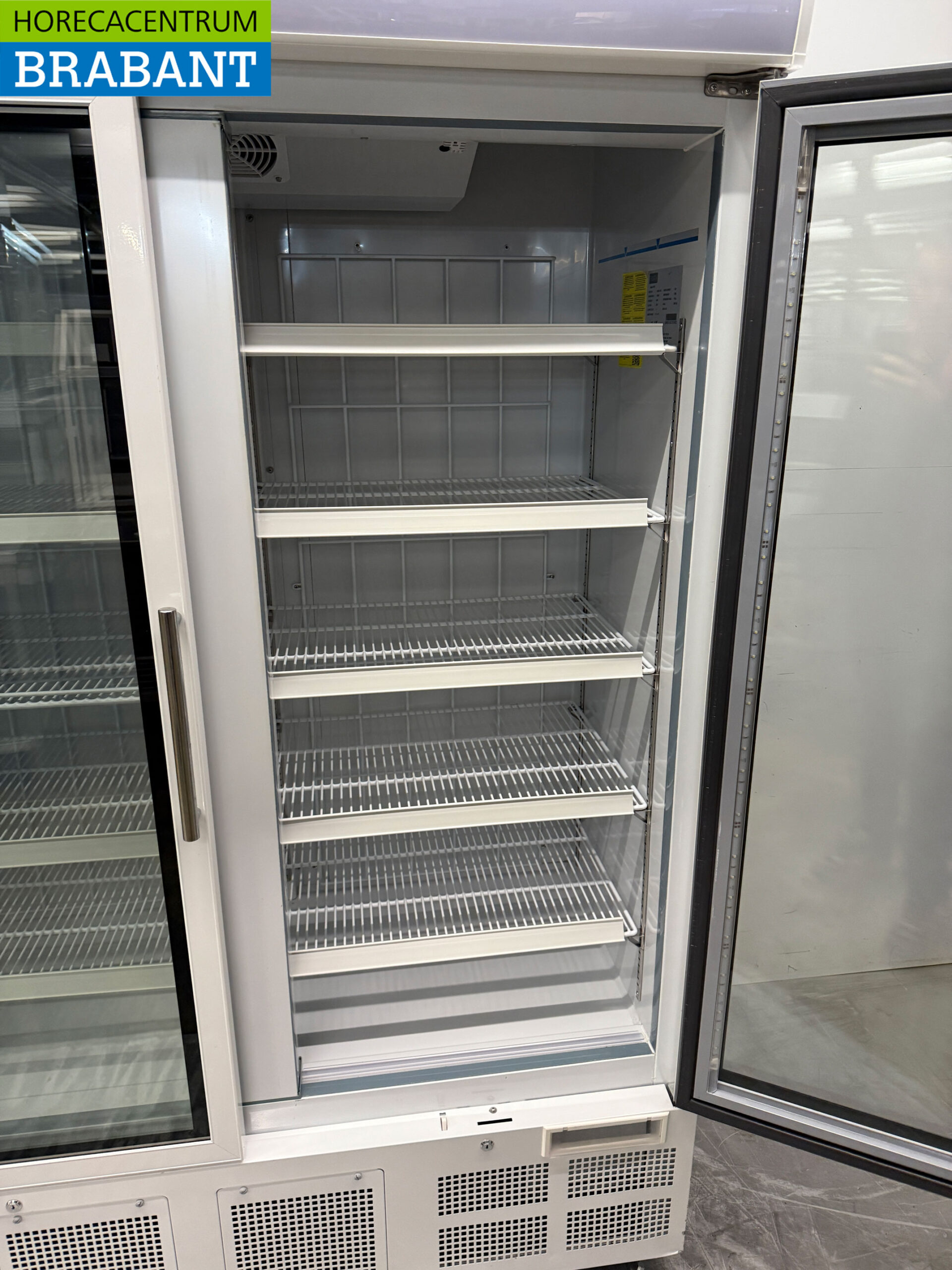 Polar Glass door freezer cabinet Freezer cabinet with glass doors 920 liters 230V Horeca - Image 4