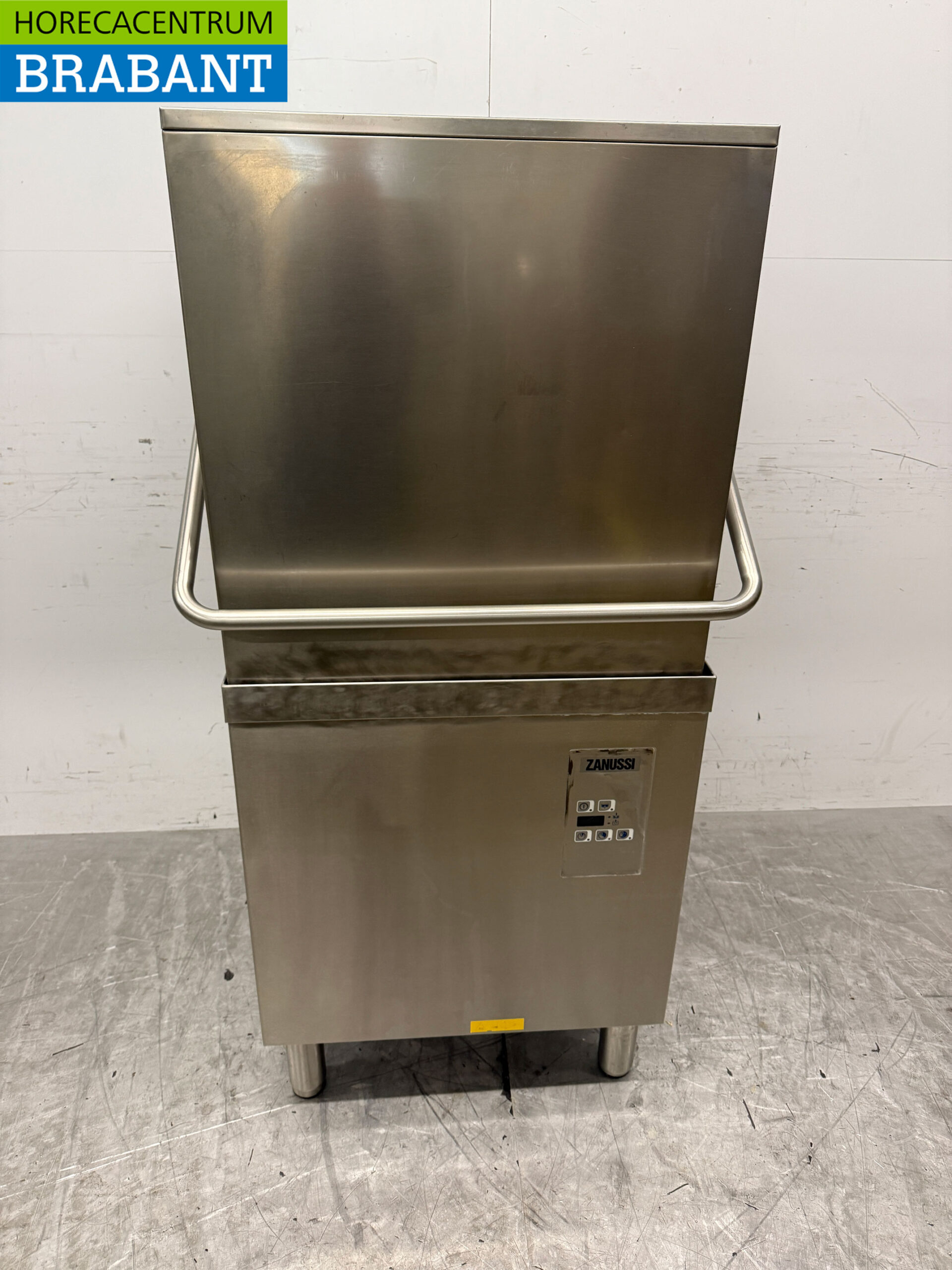 Stainless steel Zanussi Sliding dishwasher with drain pump 400V Catering