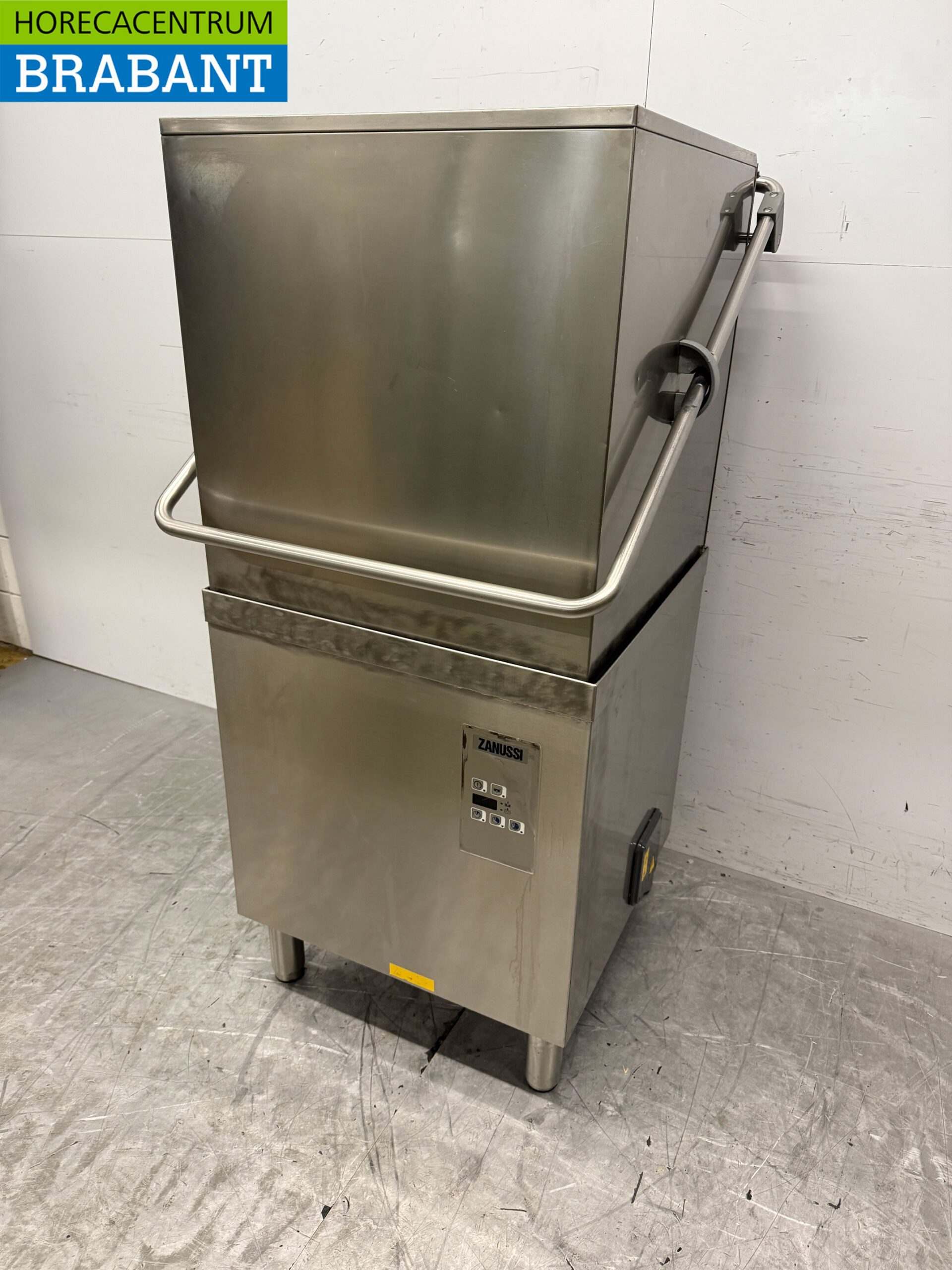 Stainless steel Zanussi Sliding dishwasher with drain pump 400V Catering - Image 2