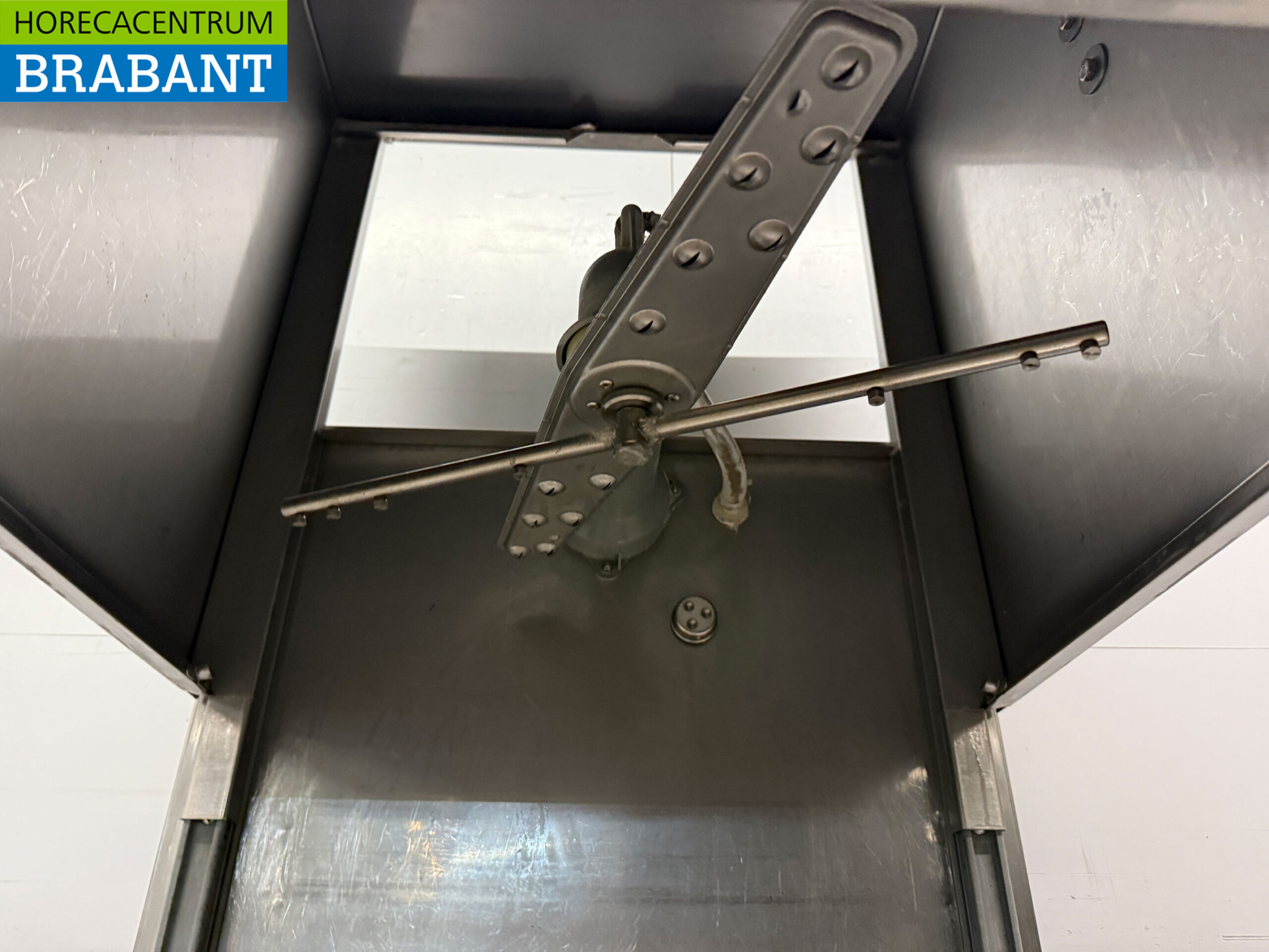 Stainless steel Zanussi Sliding dishwasher with drain pump 400V Catering - Image 5