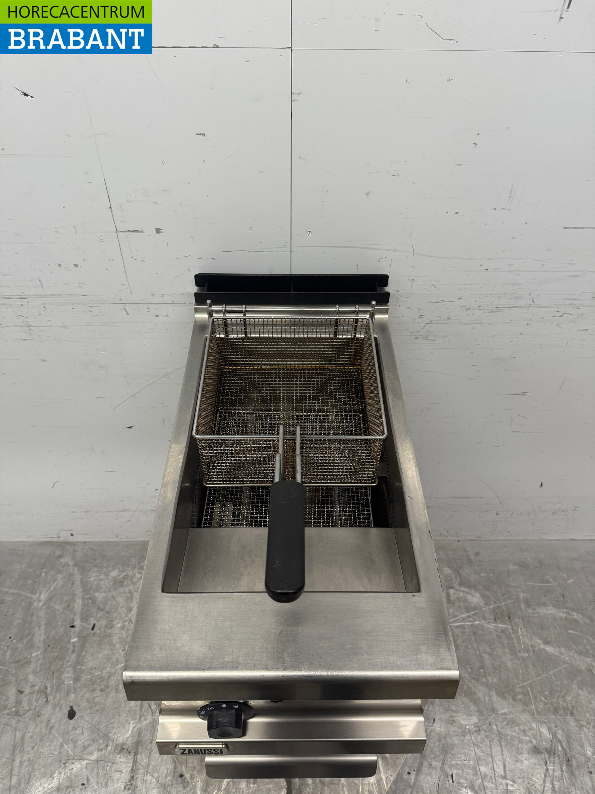 Stainless steel Zanussi Fryer 12 liter GAS Catering - Image 4