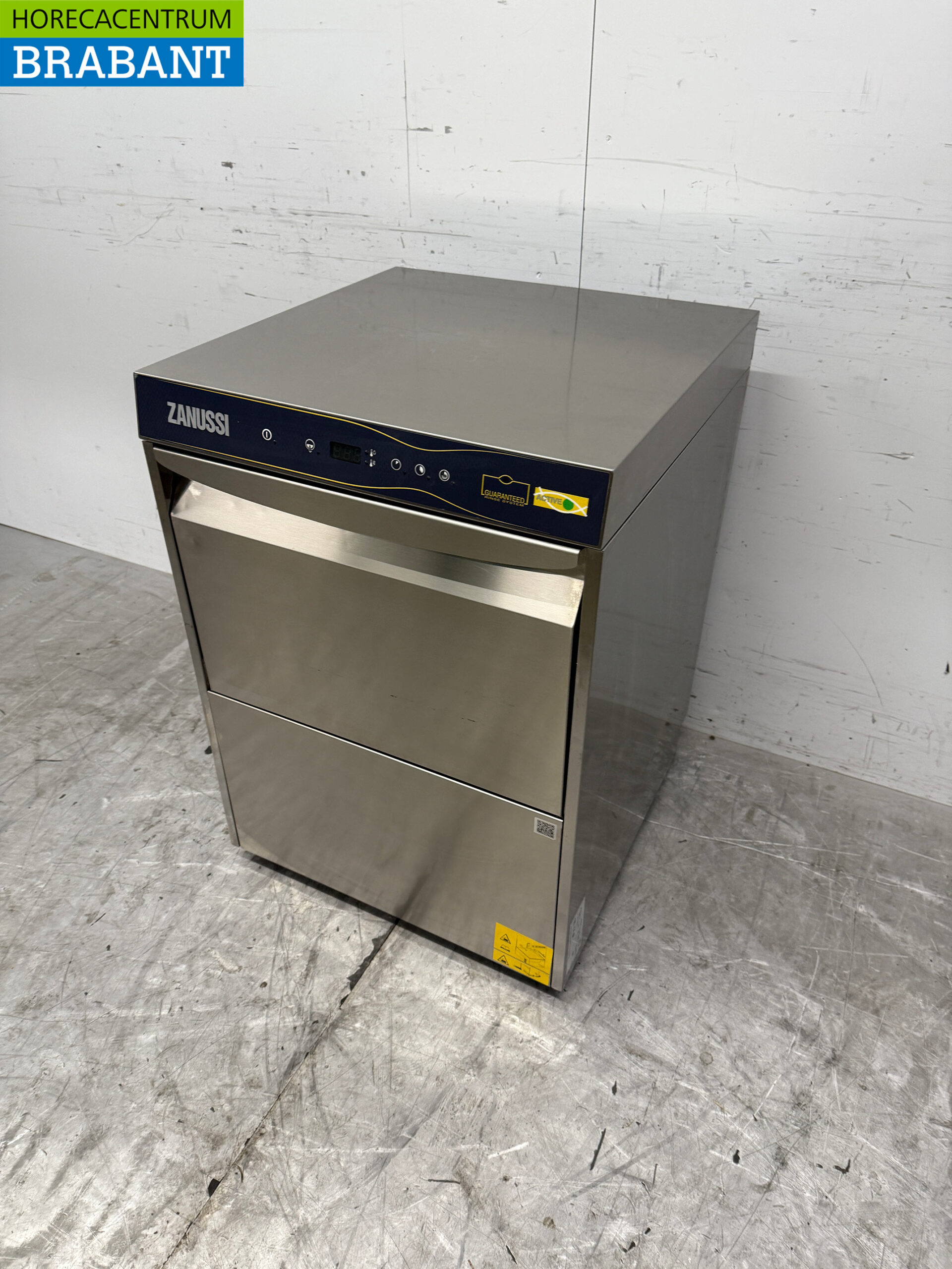 Stainless steel Zanussi Dishwasher with drain pump 230V Horeca - Image 2