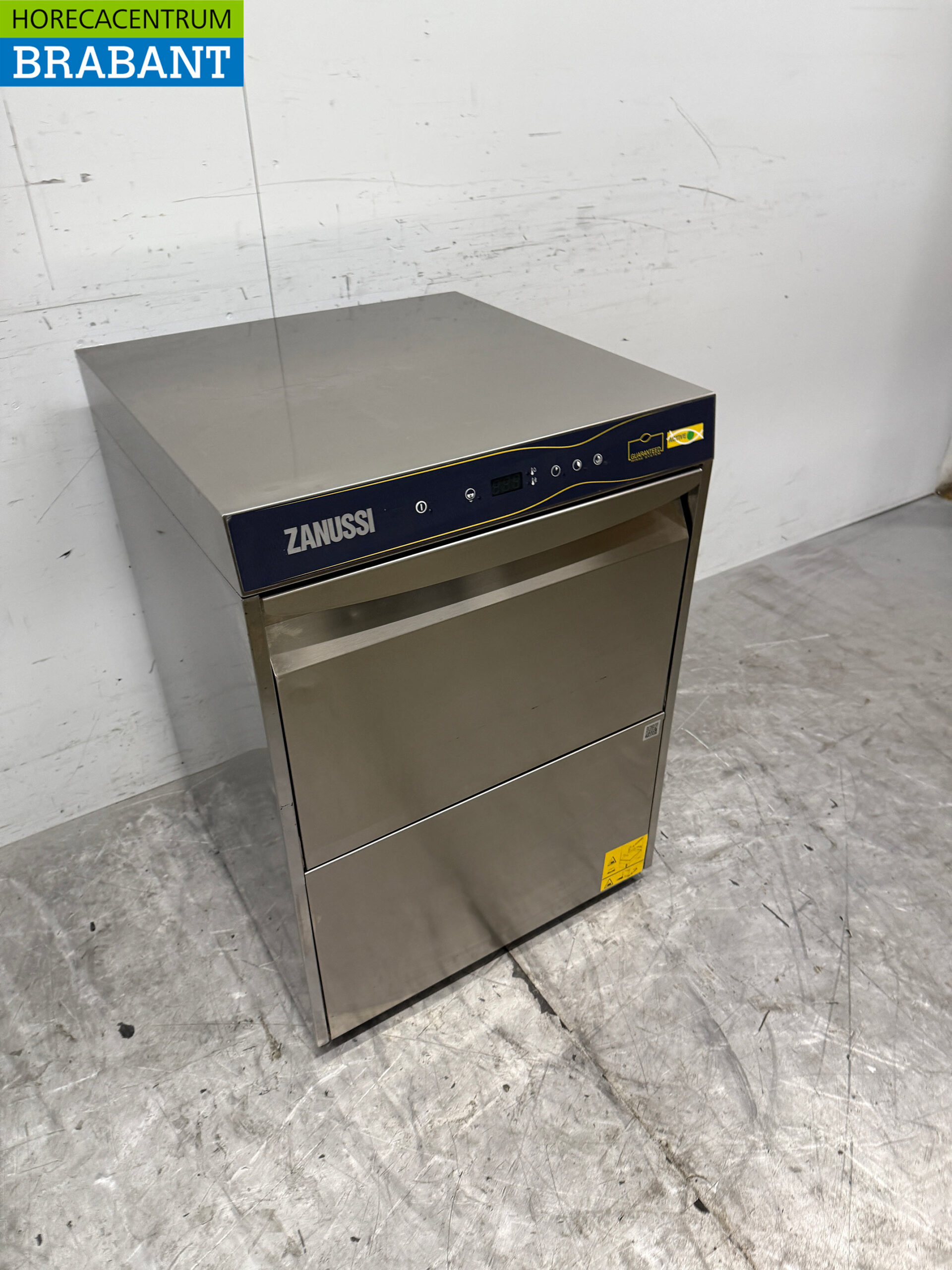 Stainless steel Zanussi Dishwasher with drain pump 230V Horeca - Image 3