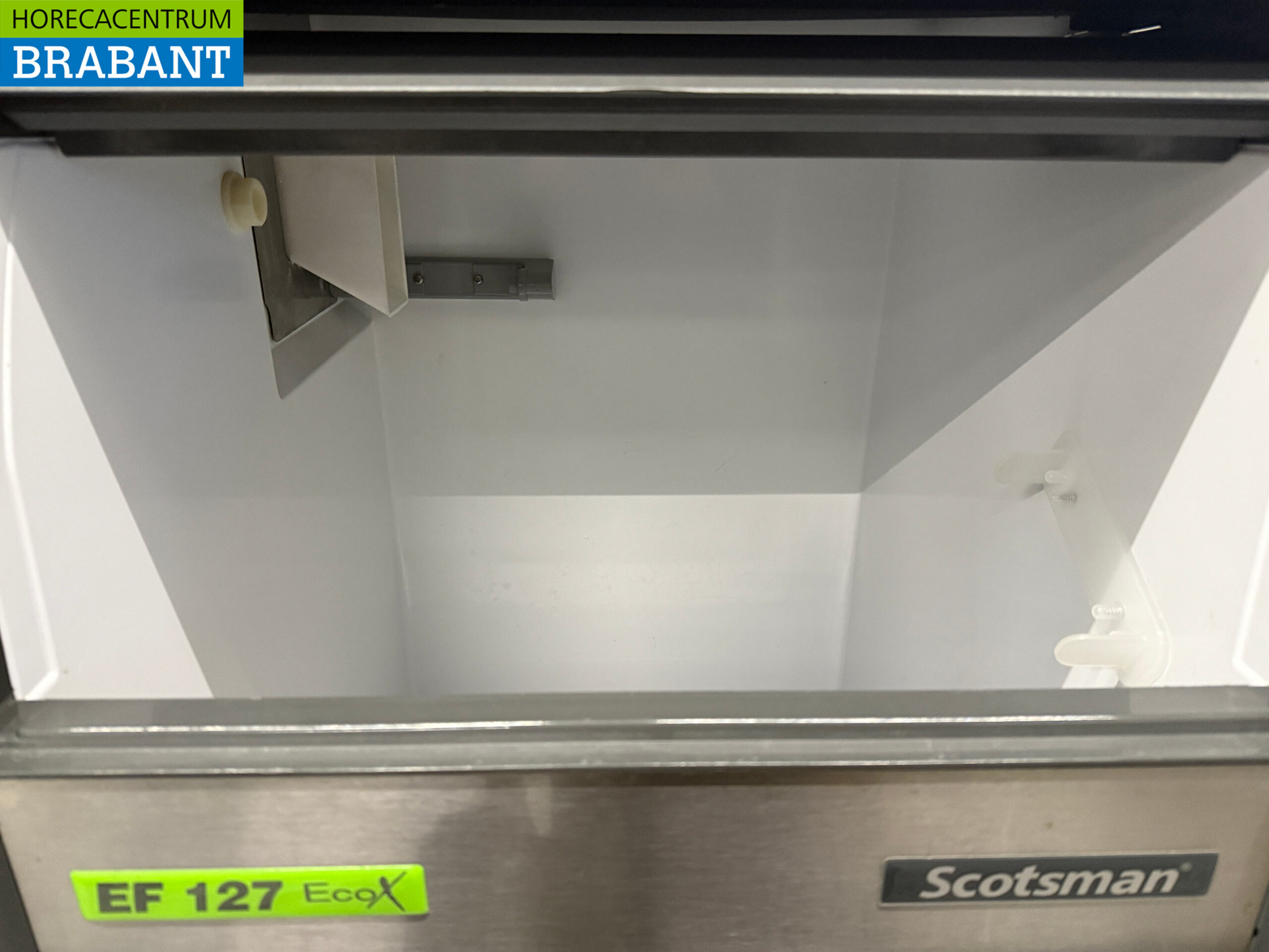 Stainless steel Scotsman Peeling ice machine 127 kg per day 40 kg bunker 230V Horeca - Image 4