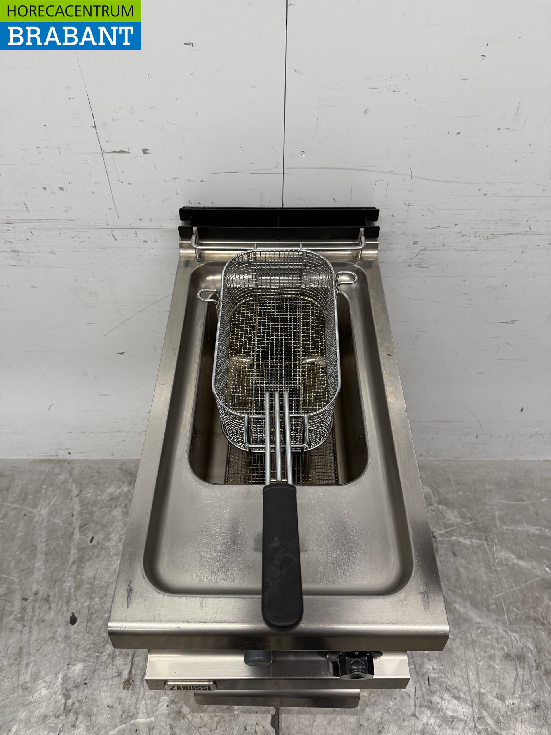 Stainless steel Zanussi Fryer 14 liter GAS Catering - Image 4