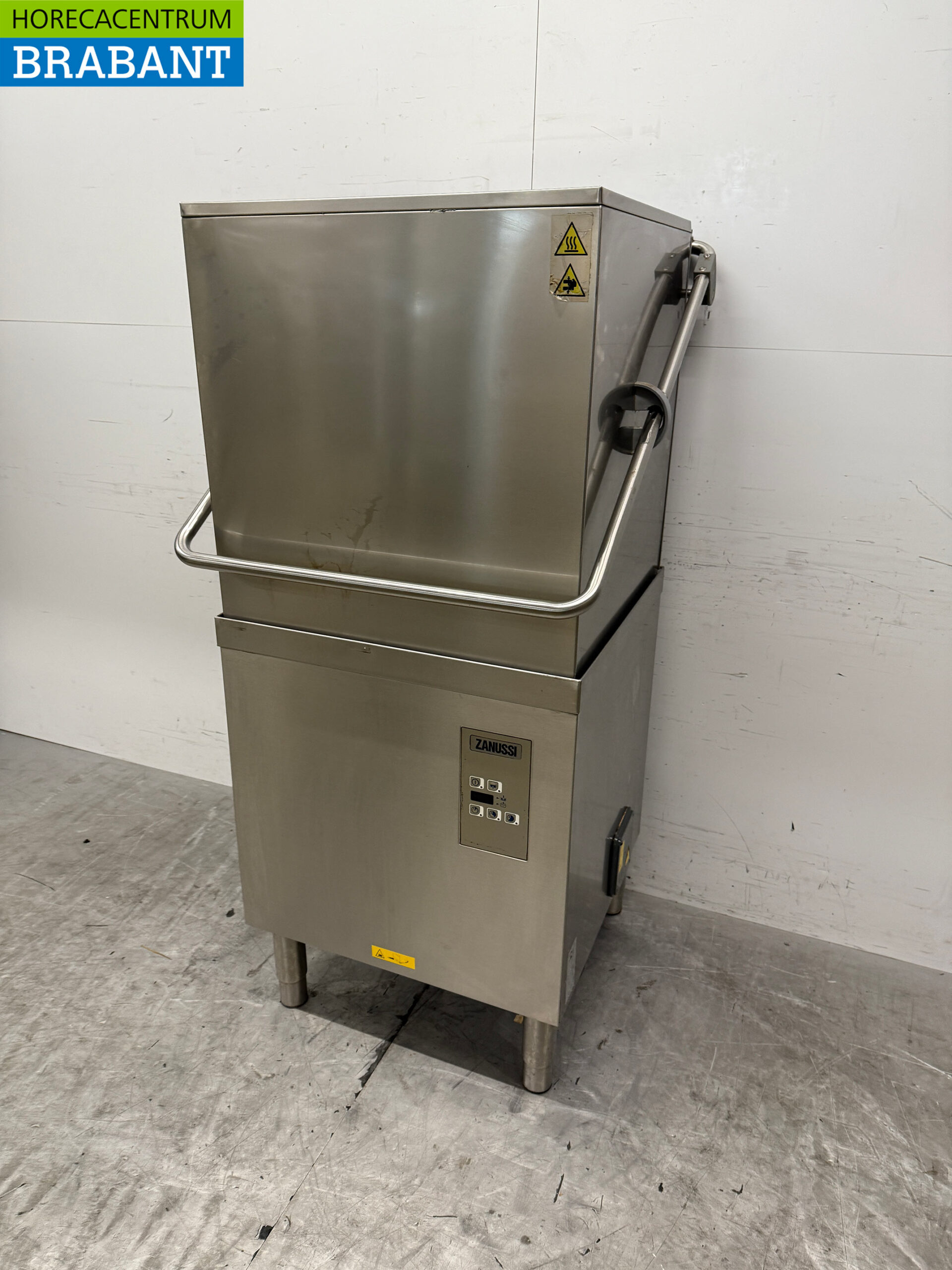 Stainless steel Zanussi Sliding dishwasher 400V Catering - Image 2