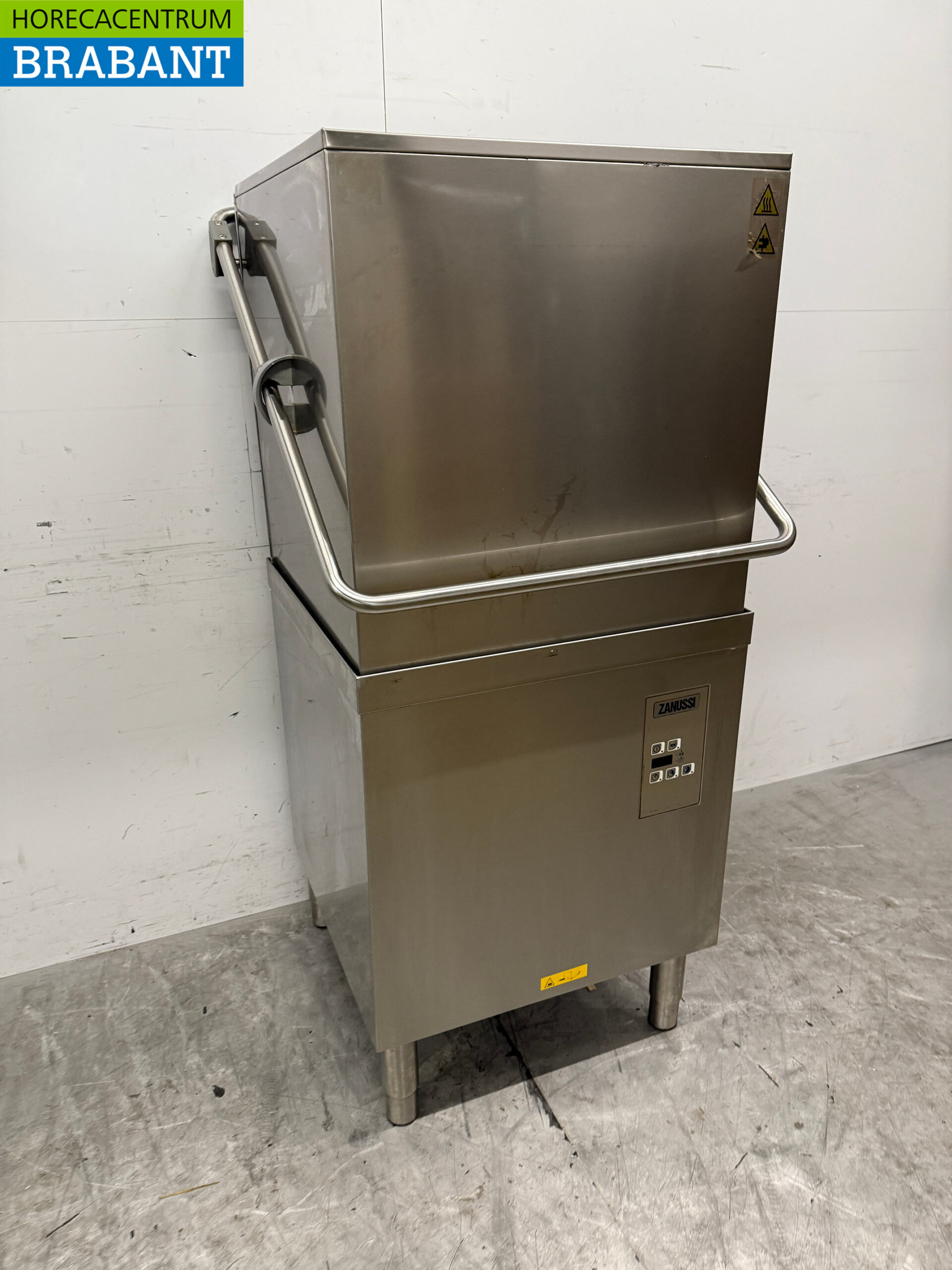 Stainless steel Zanussi Sliding dishwasher 400V Catering - Image 3