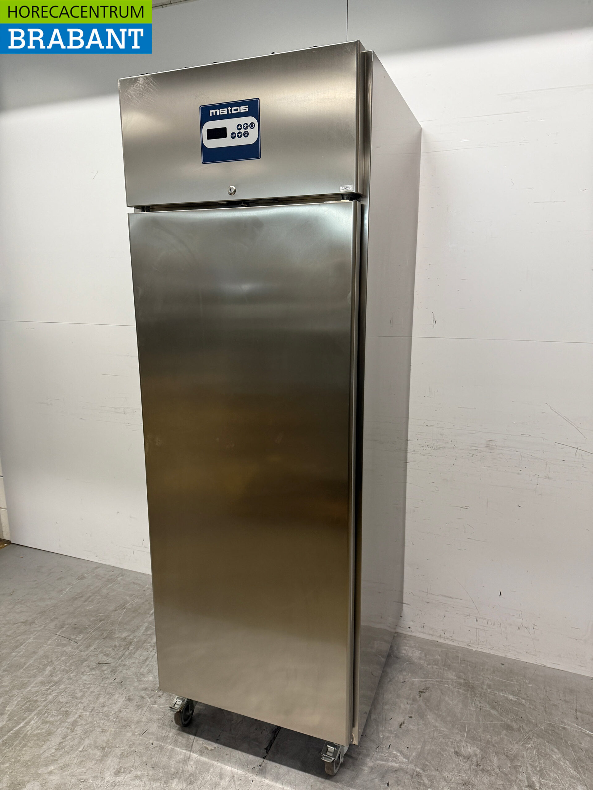 Stainless steel Metos Mobile Refrigerator 600 liters 230V Catering - Image 2