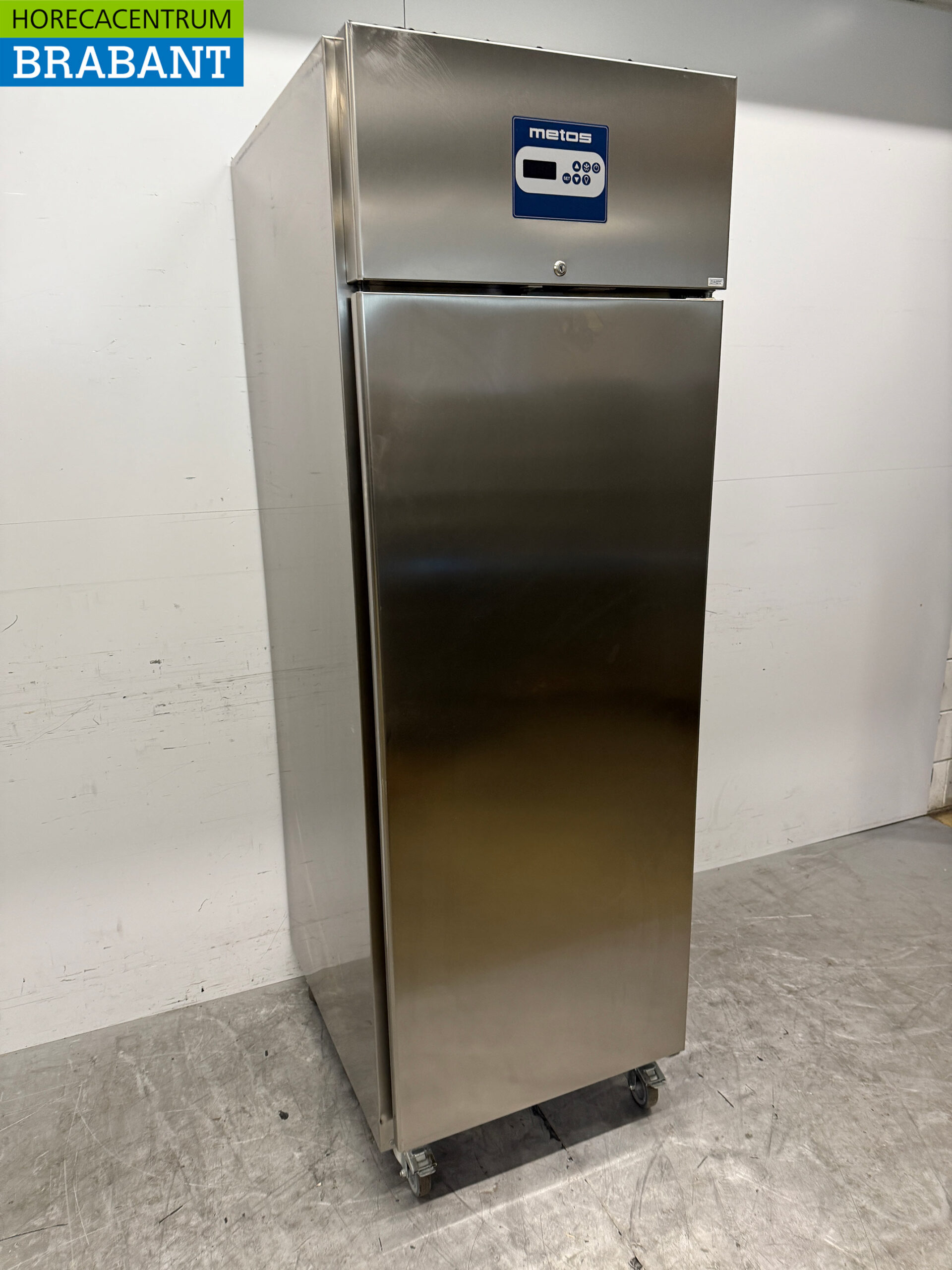 Stainless steel Metos Mobile Refrigerator 600 liters 230V Catering - Image 3