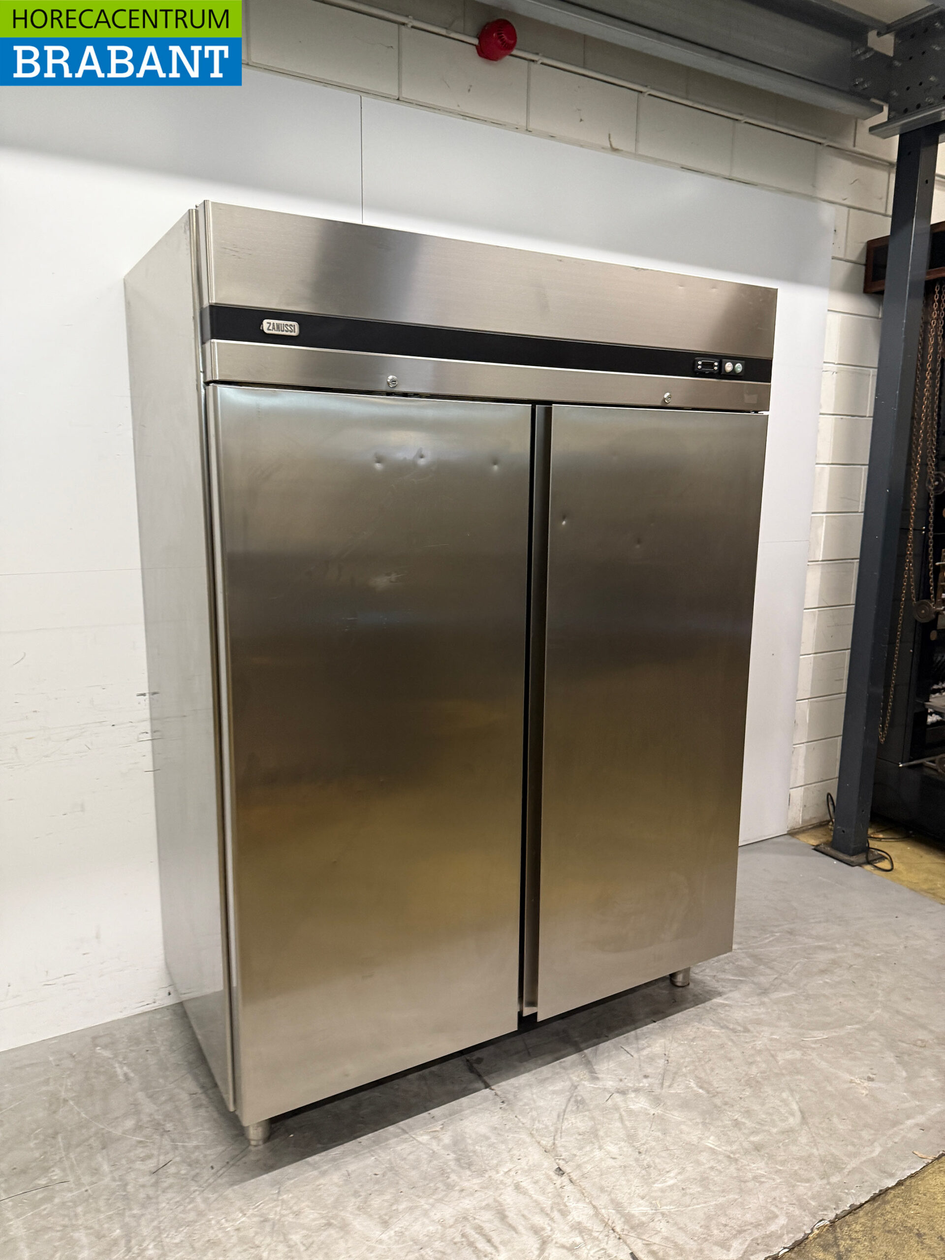 Stainless steel Zanussi Double door Refrigerator 1400 liters 230V Catering - Image 2