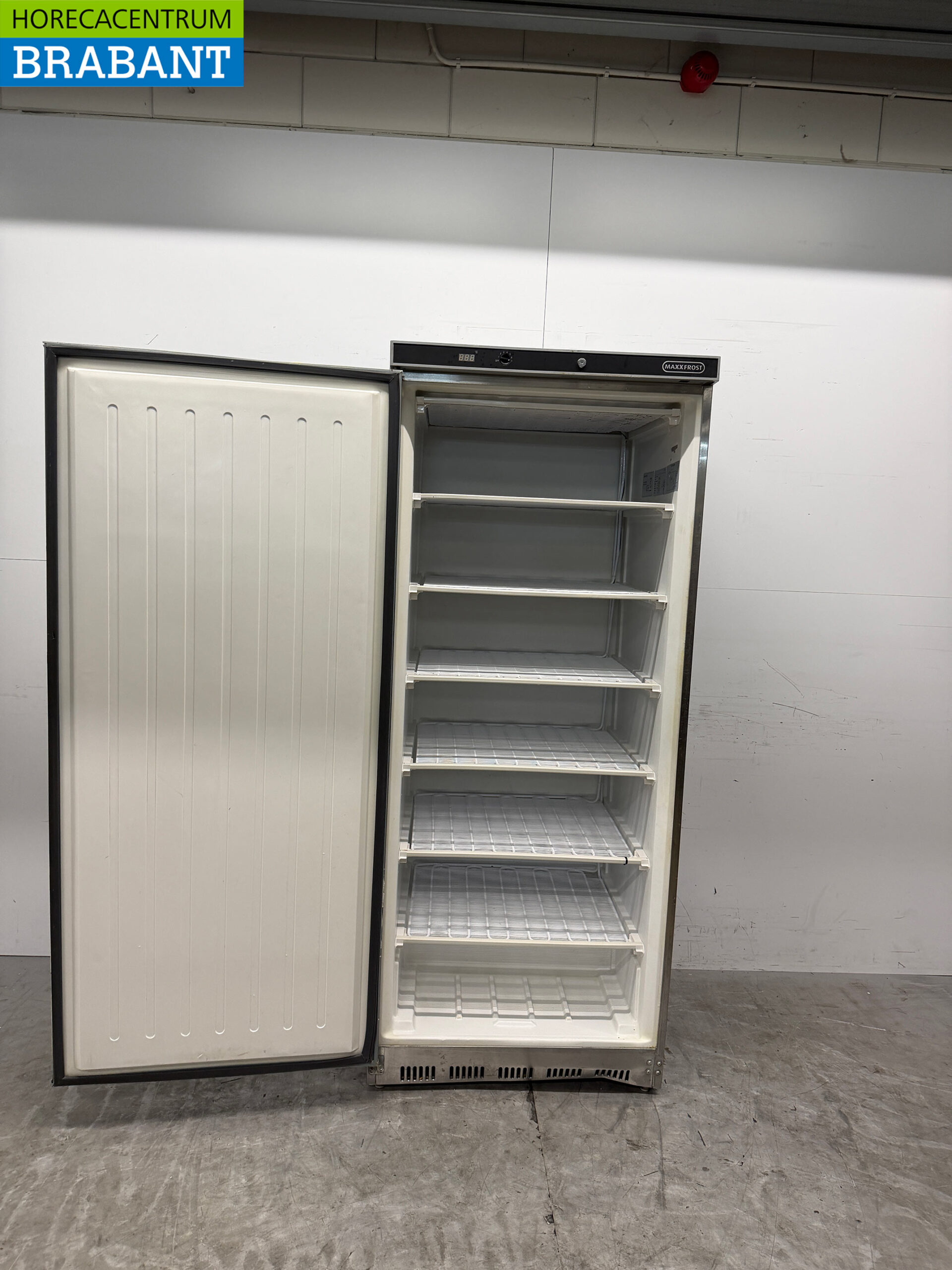 Stainless steel Maxxfrost Freezer 570 liters 230V Horeca - Image 4