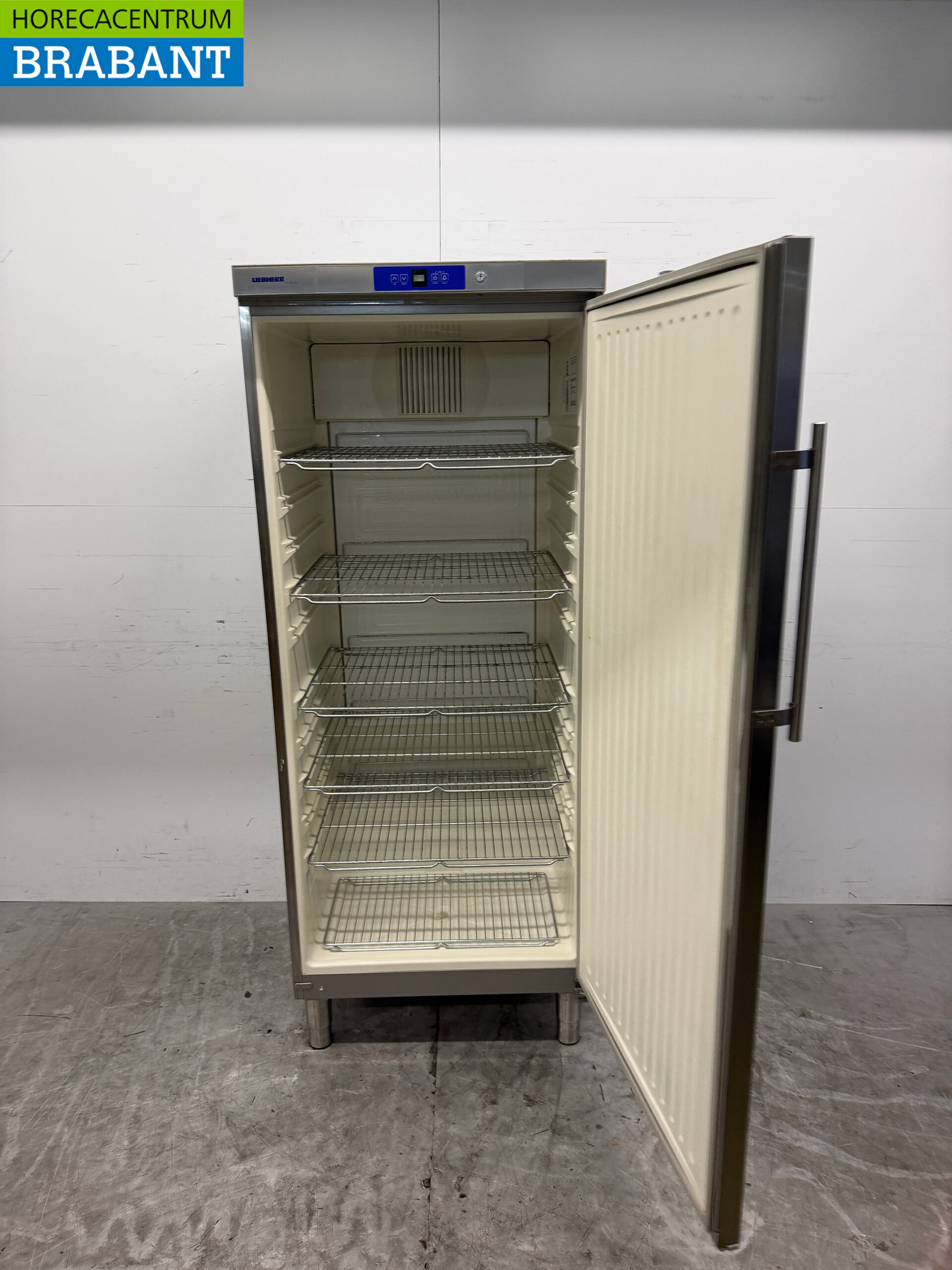 Stainless steel Liebherr Refrigerator 583 liters 230V Catering - Image 4