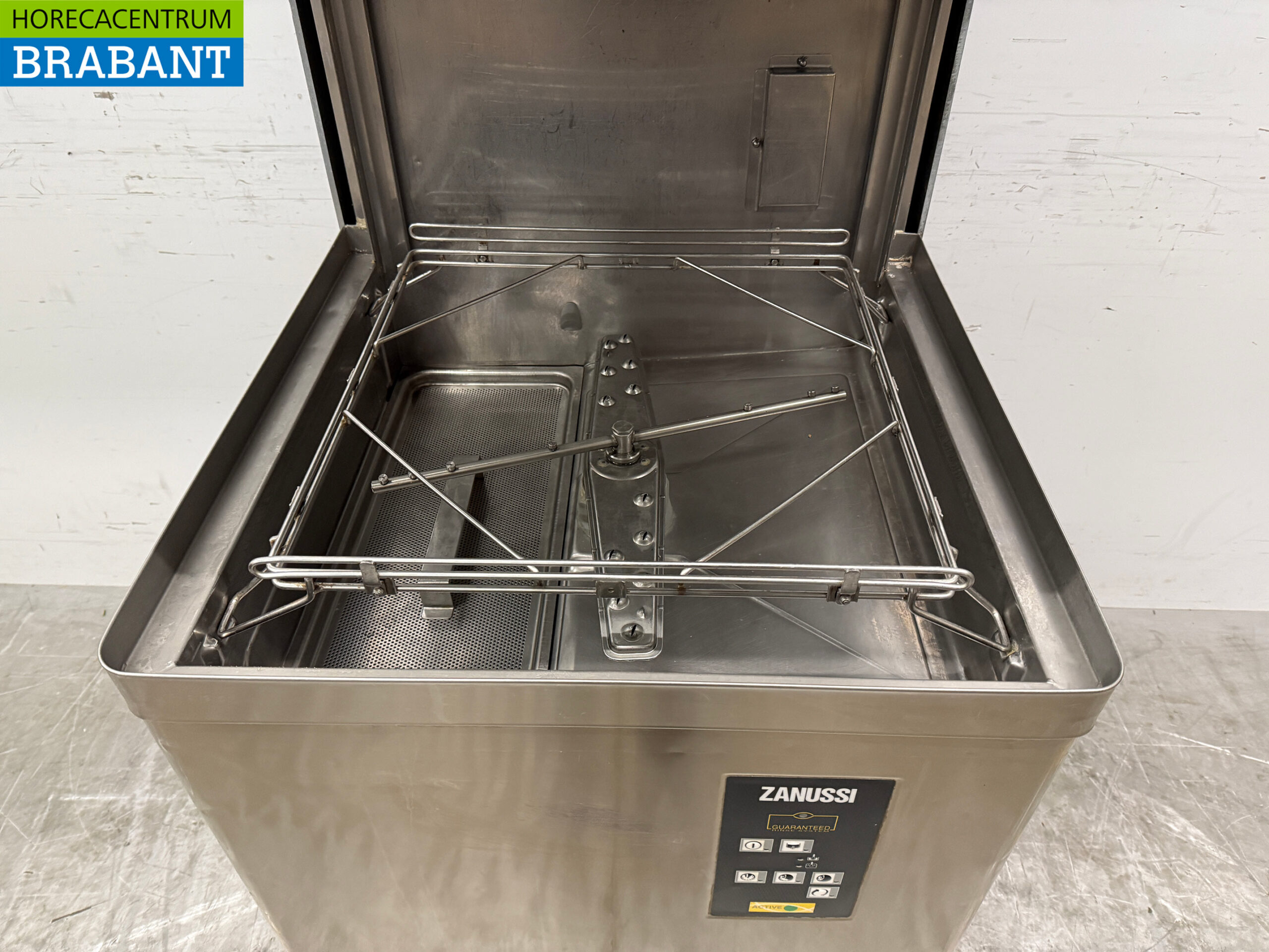 Stainless steel Zanussi Sliding dishwasher 400V Catering - Image 4