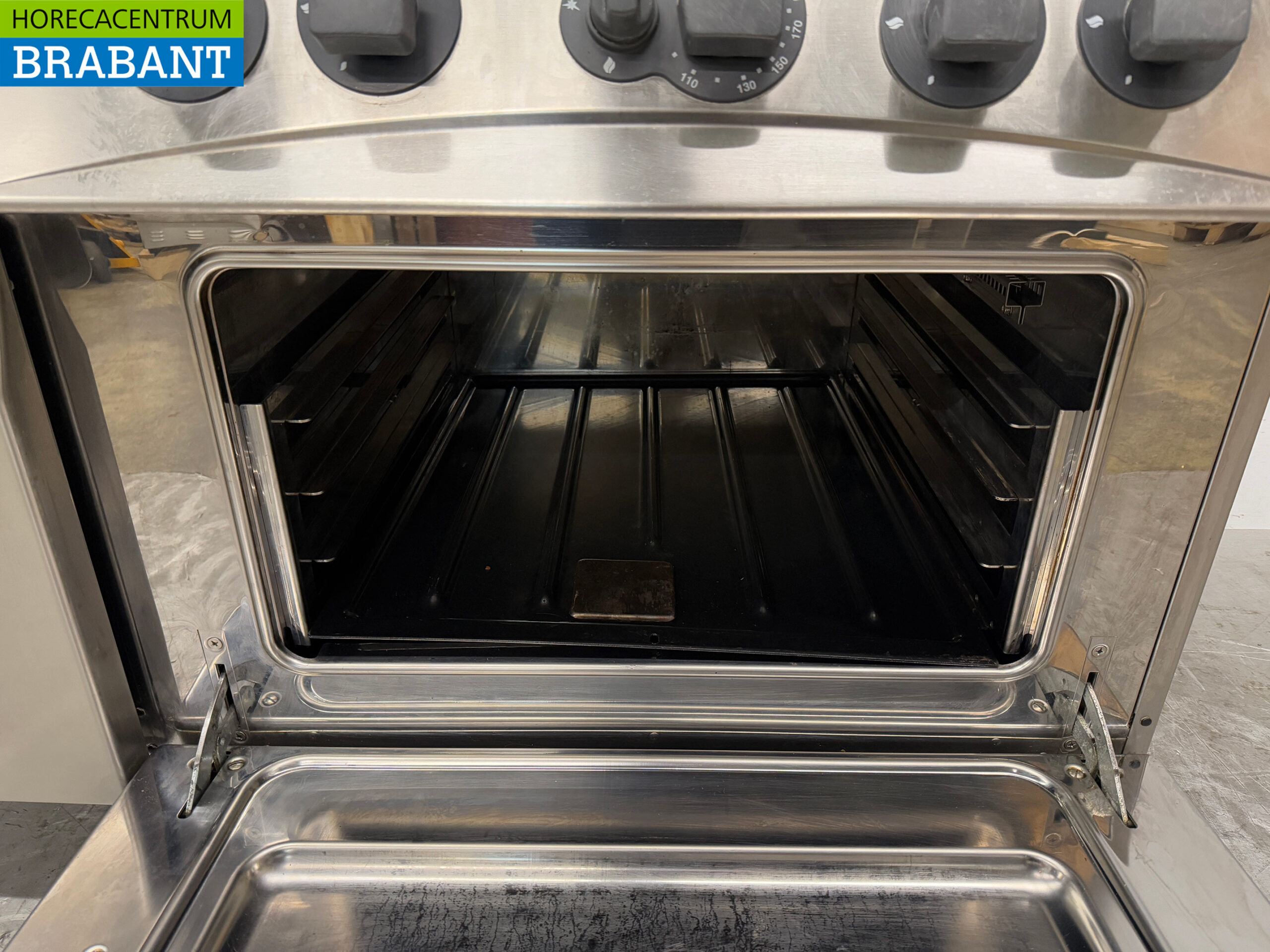 Stainless steel Zanussi 6 Burner Stove with Oven 3 x 2/1 GN GAS Catering - Image 5